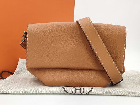 HERMES Opry 24 A engraved shoulder bag