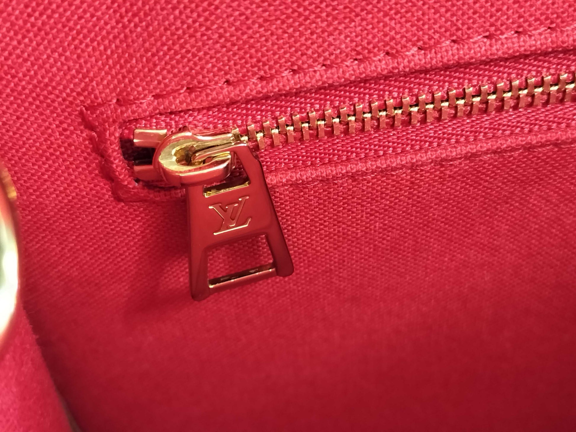 LOUIS VUITTON On the Go PM M46373 Handbag