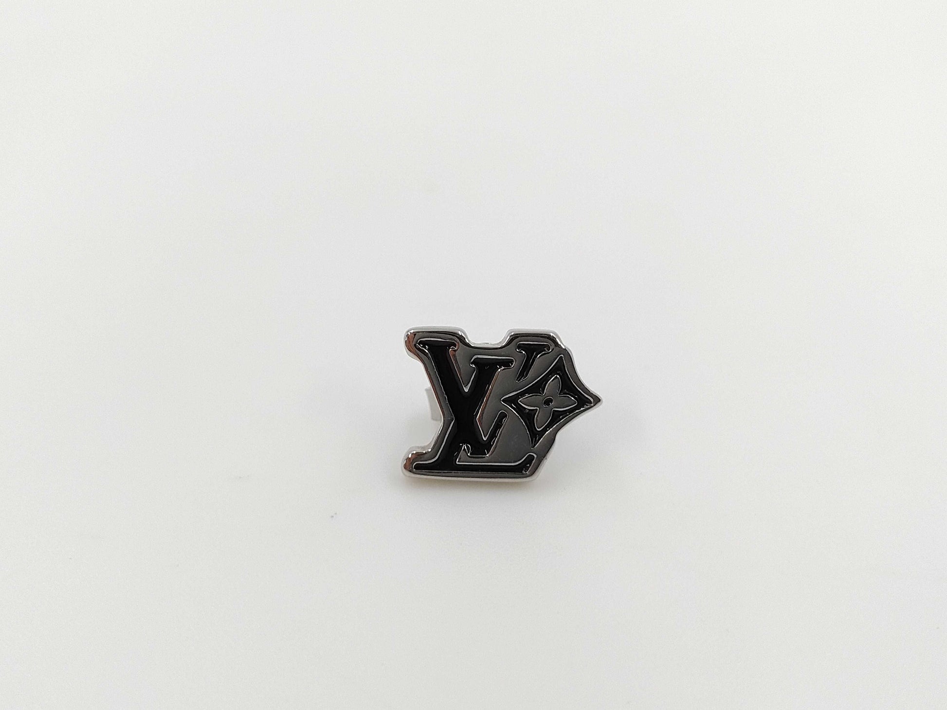 LOUIS VUITTON LV Flower M02713 Earrings