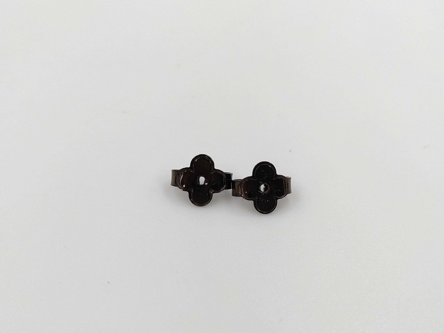 LOUIS VUITTON M02544 Pearl Earrings