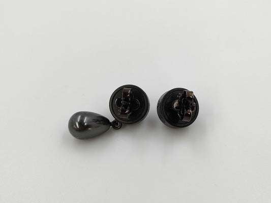 LOUIS VUITTON M02544 Pearl Earrings