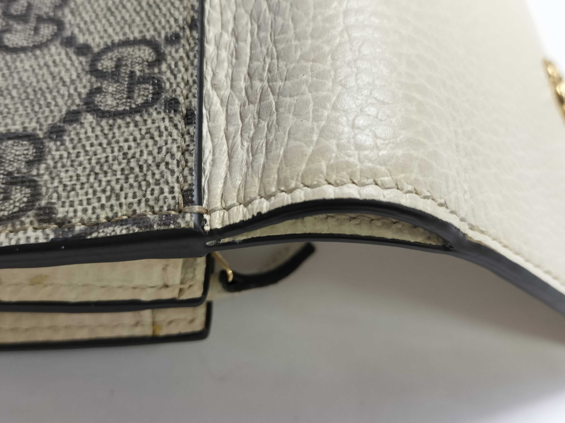 GUCCI GG Supreme Gucci GG Marmont Medium Wallet