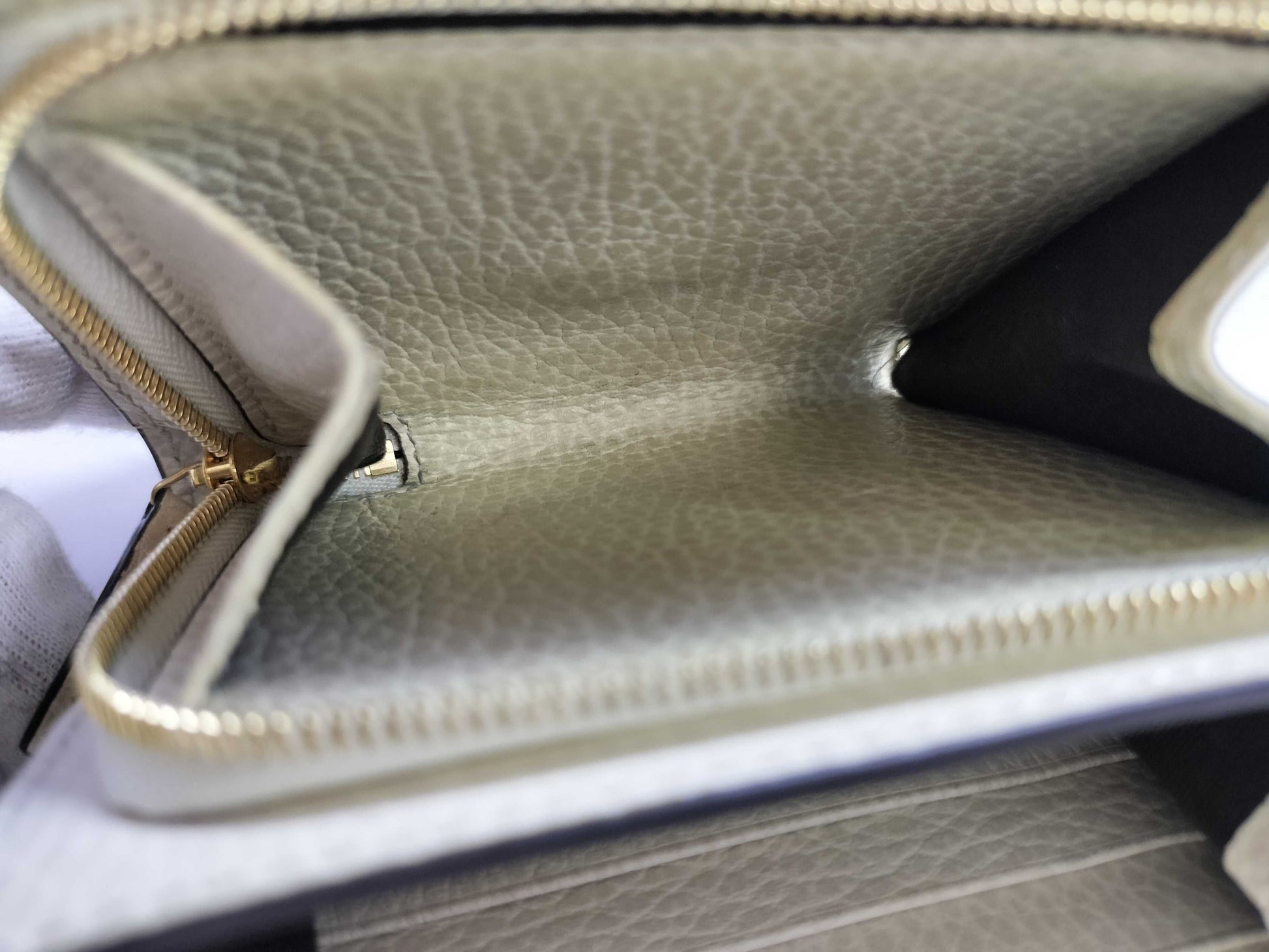 GUCCI GG Supreme Gucci GG Marmont Medium Wallet