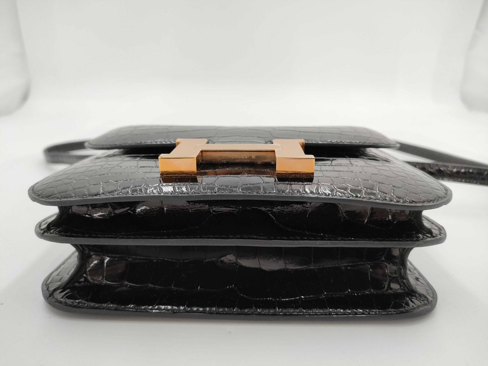 HERMES HERMES Constance Mini 18 Alligator Lisse Black Y Stamp Gold Hardware Shoulder Bag