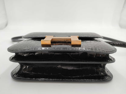 HERMES HERMES Constance Mini 18 Alligator Lisse Black Y Stamp Gold Hardware Shoulder Bag