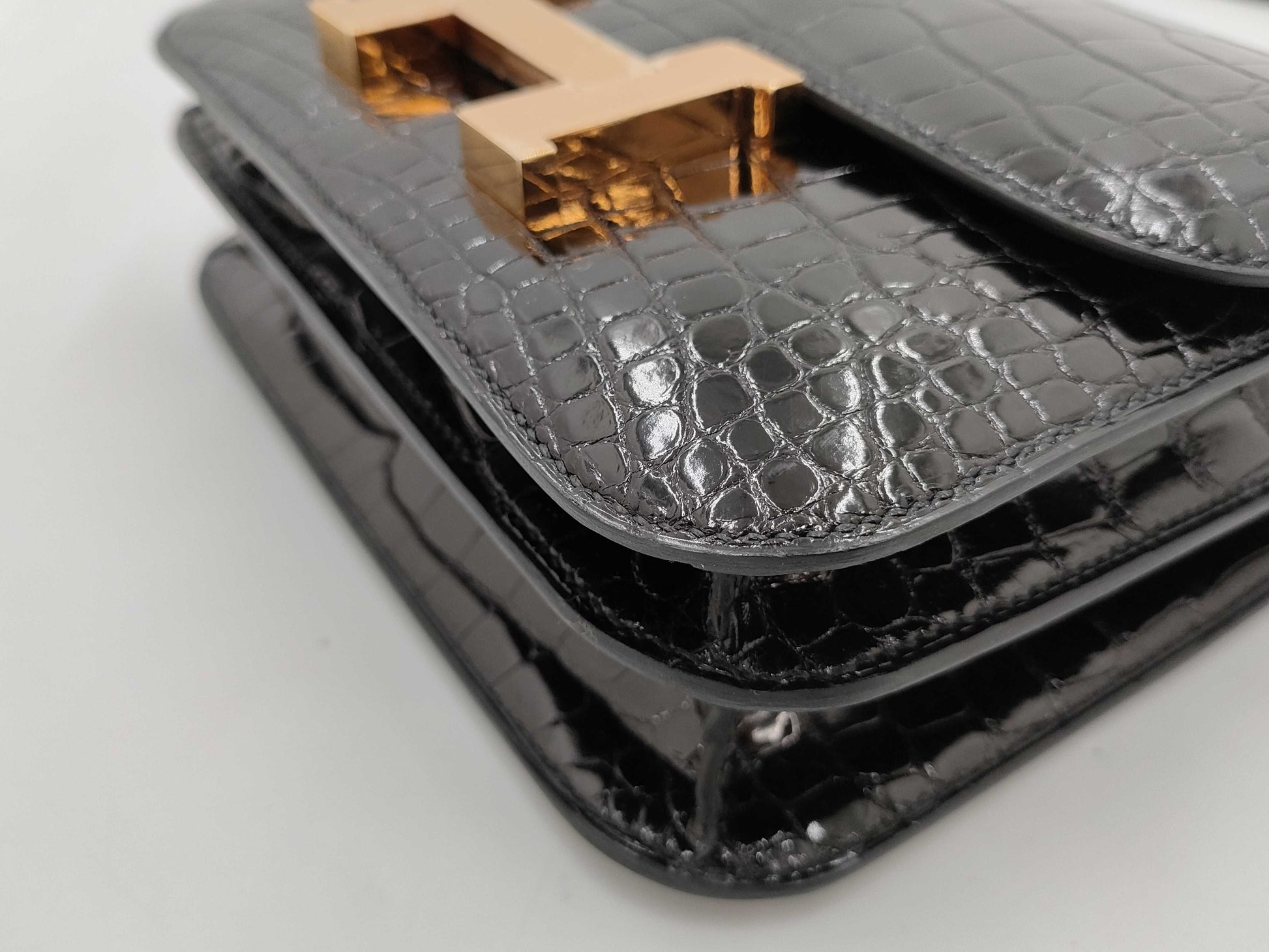 HERMES HERMES Constance Mini 18 Alligator Lisse Black Y Stamp Gold Hardware Shoulder Bag