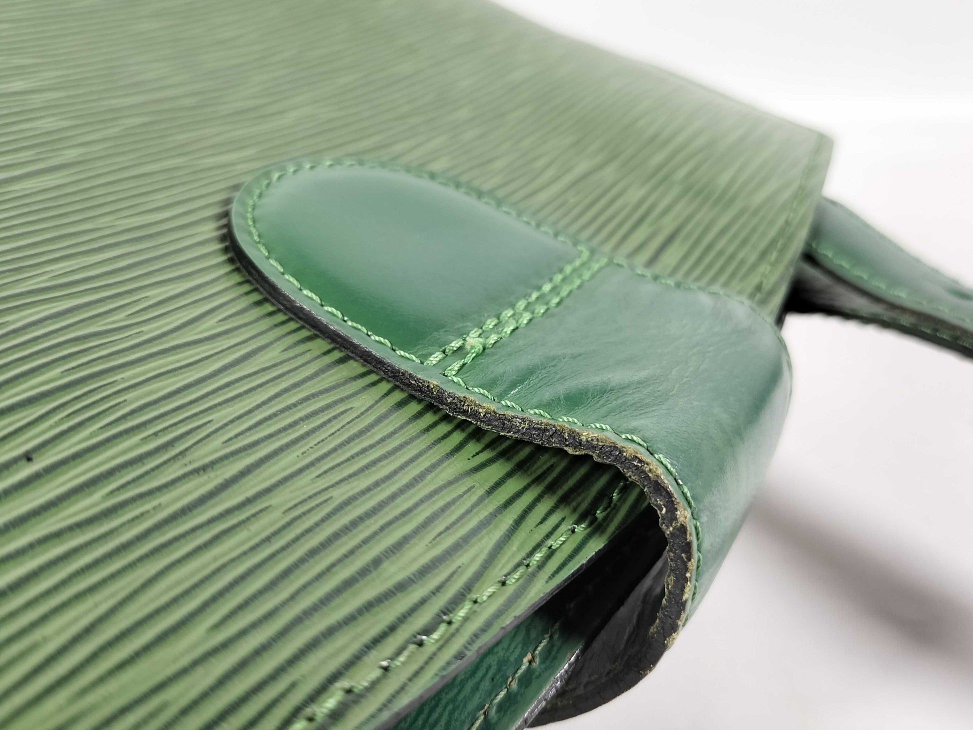 LOUIS VUITTON Epi Cluny Mantle Shoulder Bag