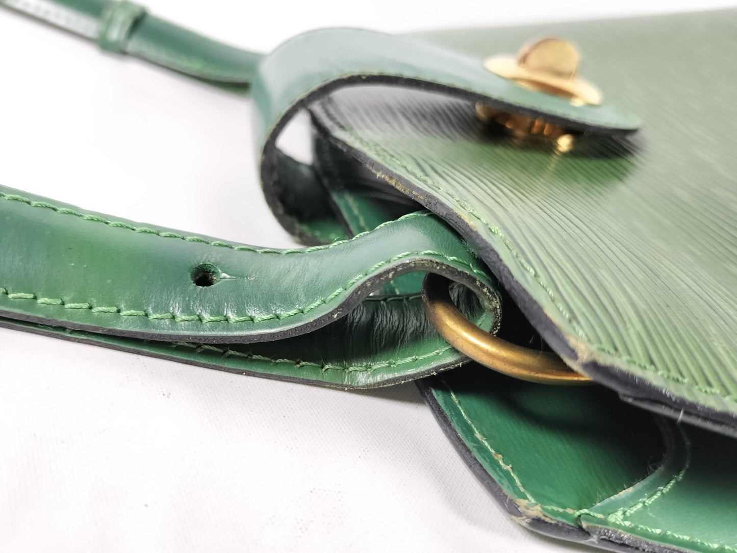 LOUIS VUITTON Epi Cluny Mantle Shoulder Bag