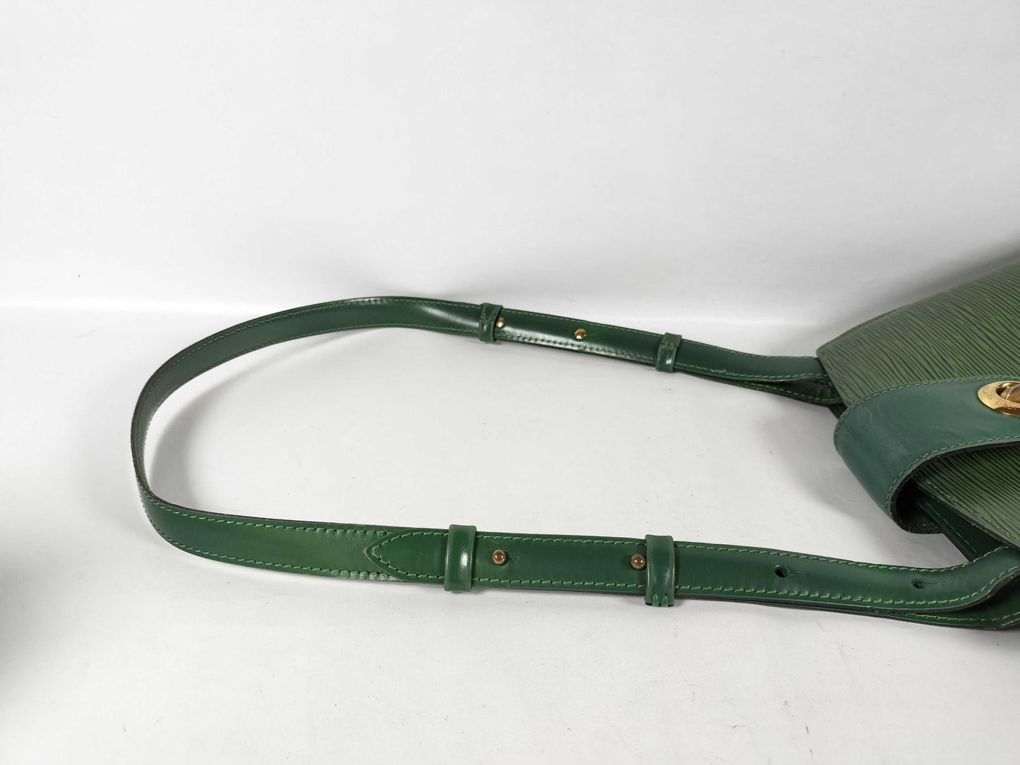 LOUIS VUITTON Epi Cluny Mantle Shoulder Bag