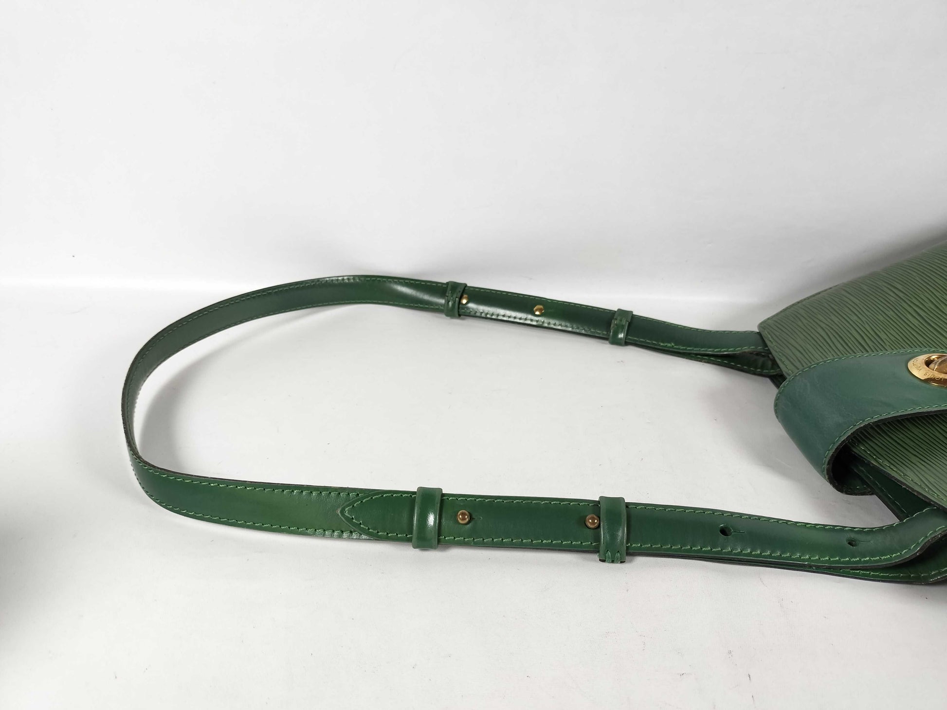 LOUIS VUITTON Epi Cluny Mantle Shoulder Bag