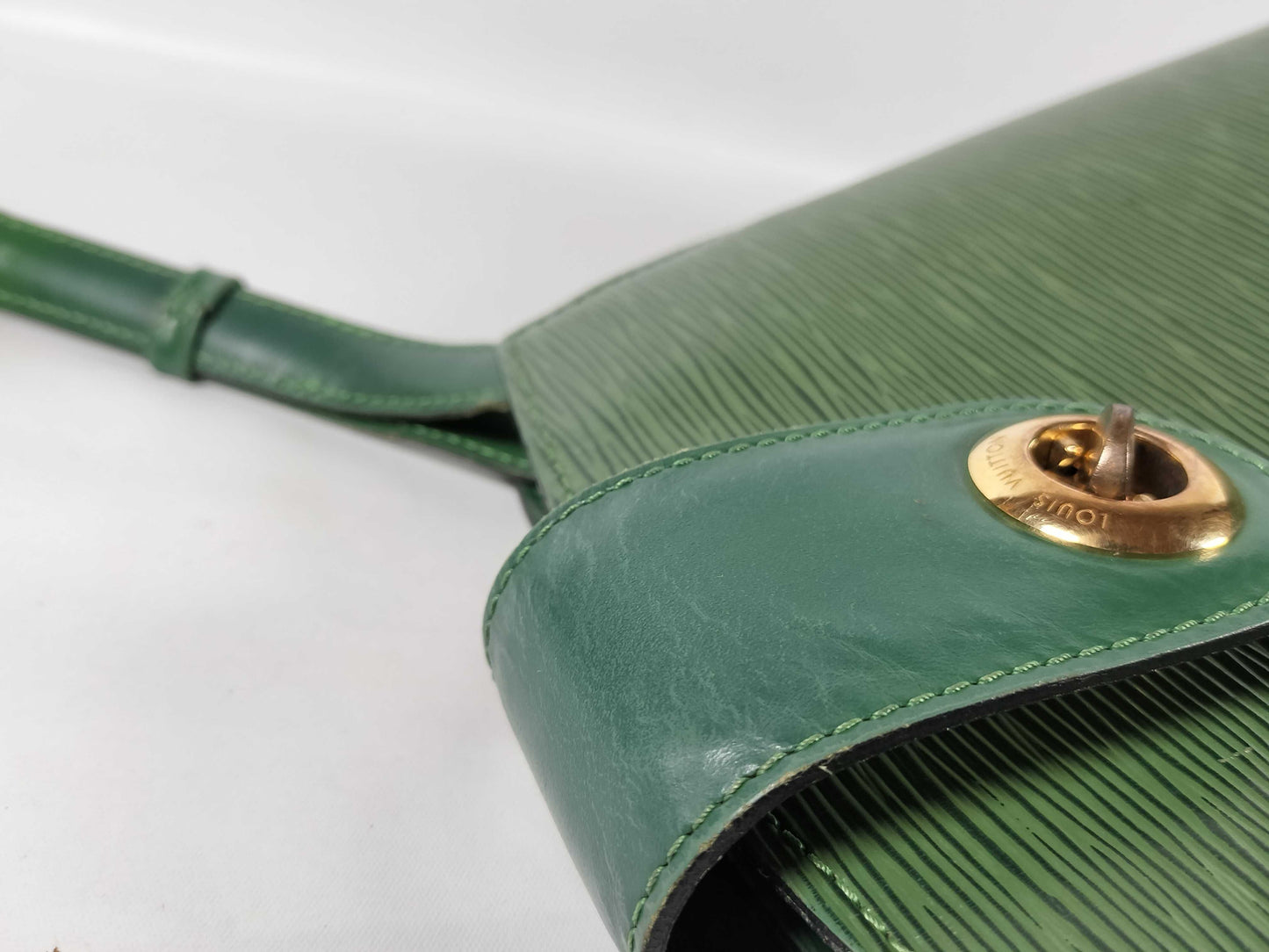 LOUIS VUITTON Epi Cluny Mantle Shoulder Bag