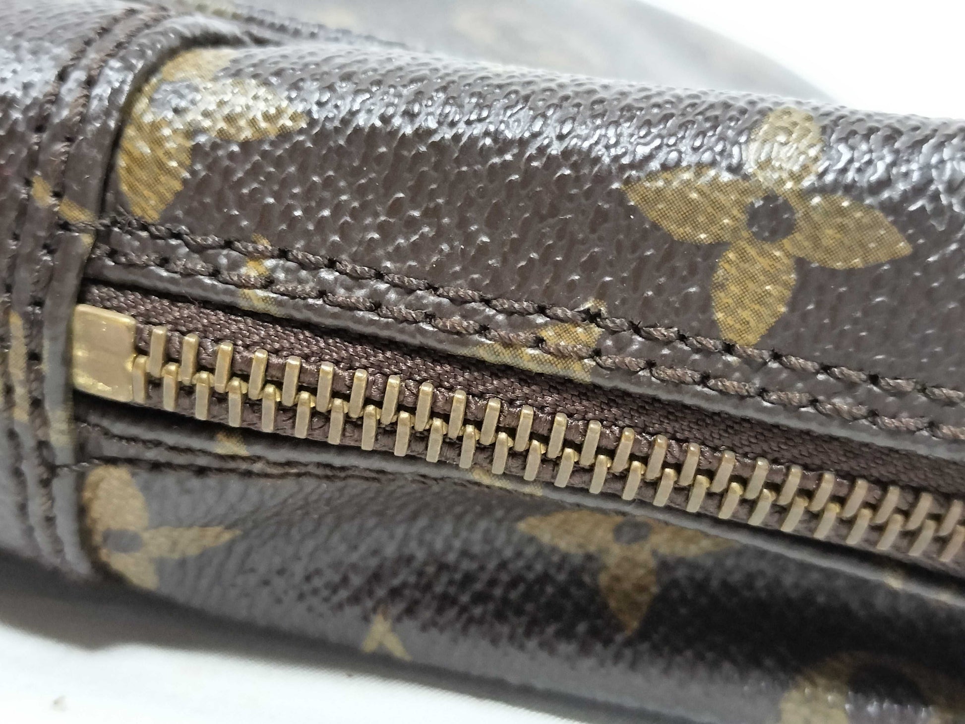 LOUIS VUITTON Monogram True Toilet Second Bag