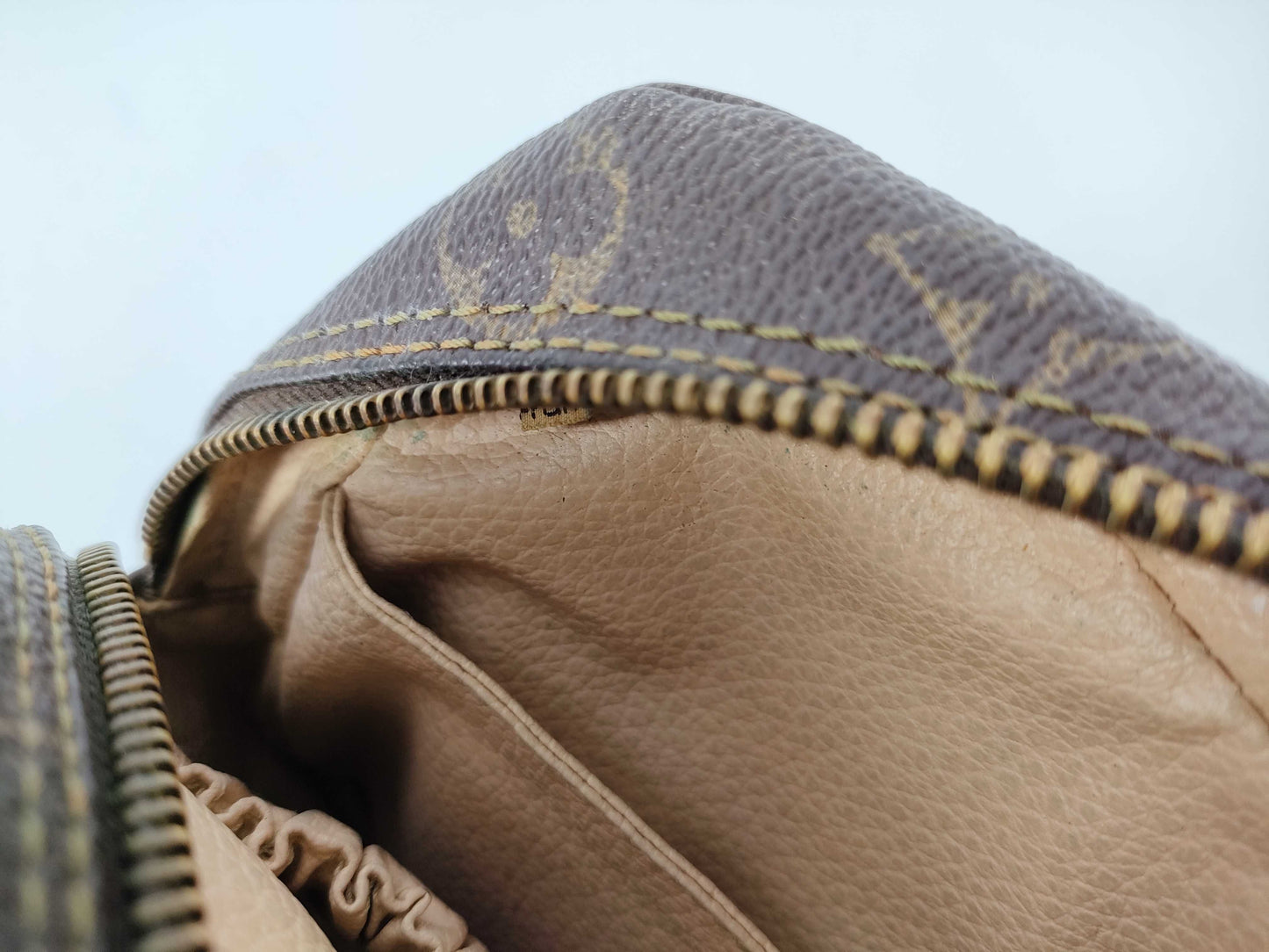 LOUIS VUITTON Monogram Mono Truest Wallet 23 Second Bag