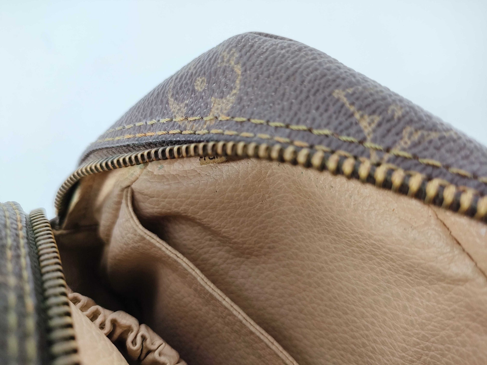 LOUIS VUITTON Monogram Mono Truest Wallet 23 Second Bag
