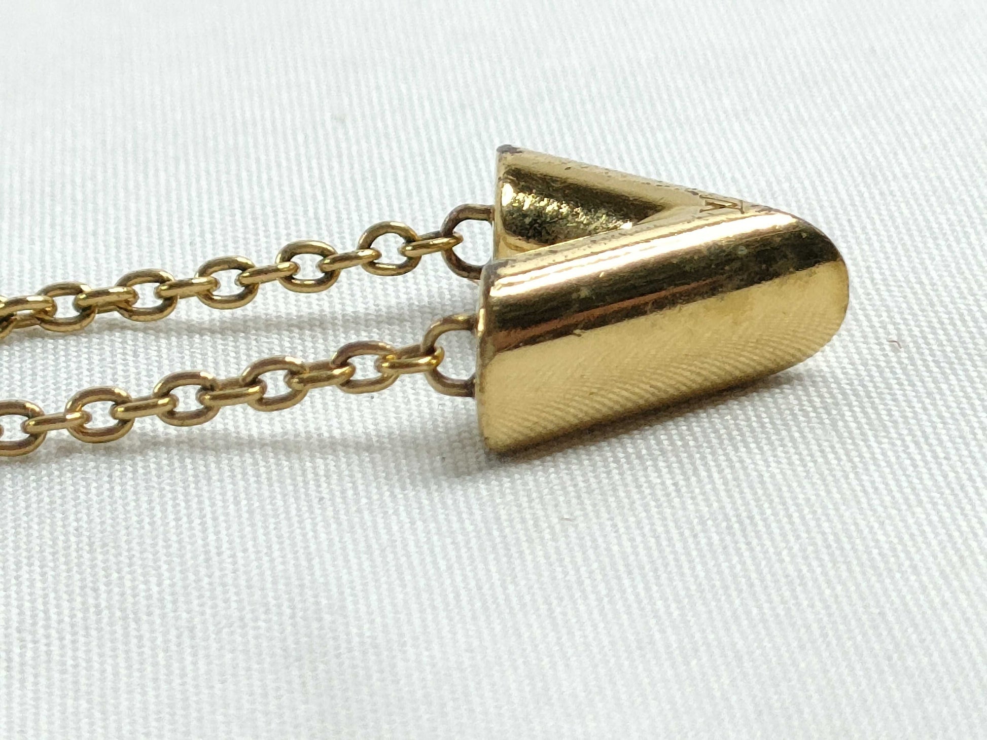 LOUIS VUITTON M61083 Vuitton Essential V Necklace M61083OB1118 Necklace