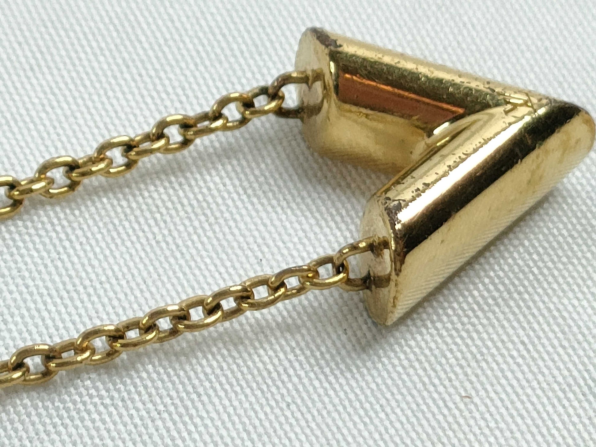 LOUIS VUITTON M61083 Vuitton Essential V Necklace M61083OB1118 Necklace