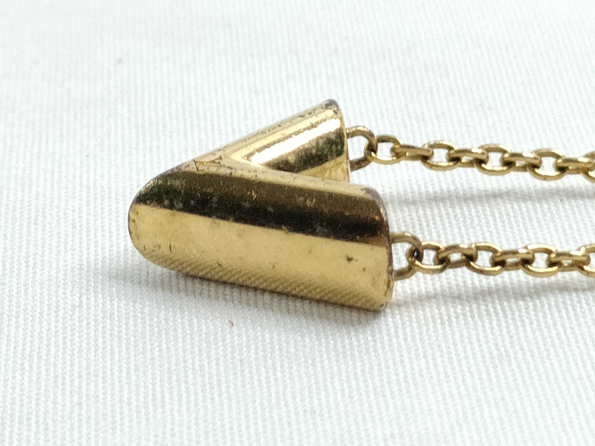 LOUIS VUITTON M61083 Vuitton Essential V Necklace M61083OB1118 Necklace