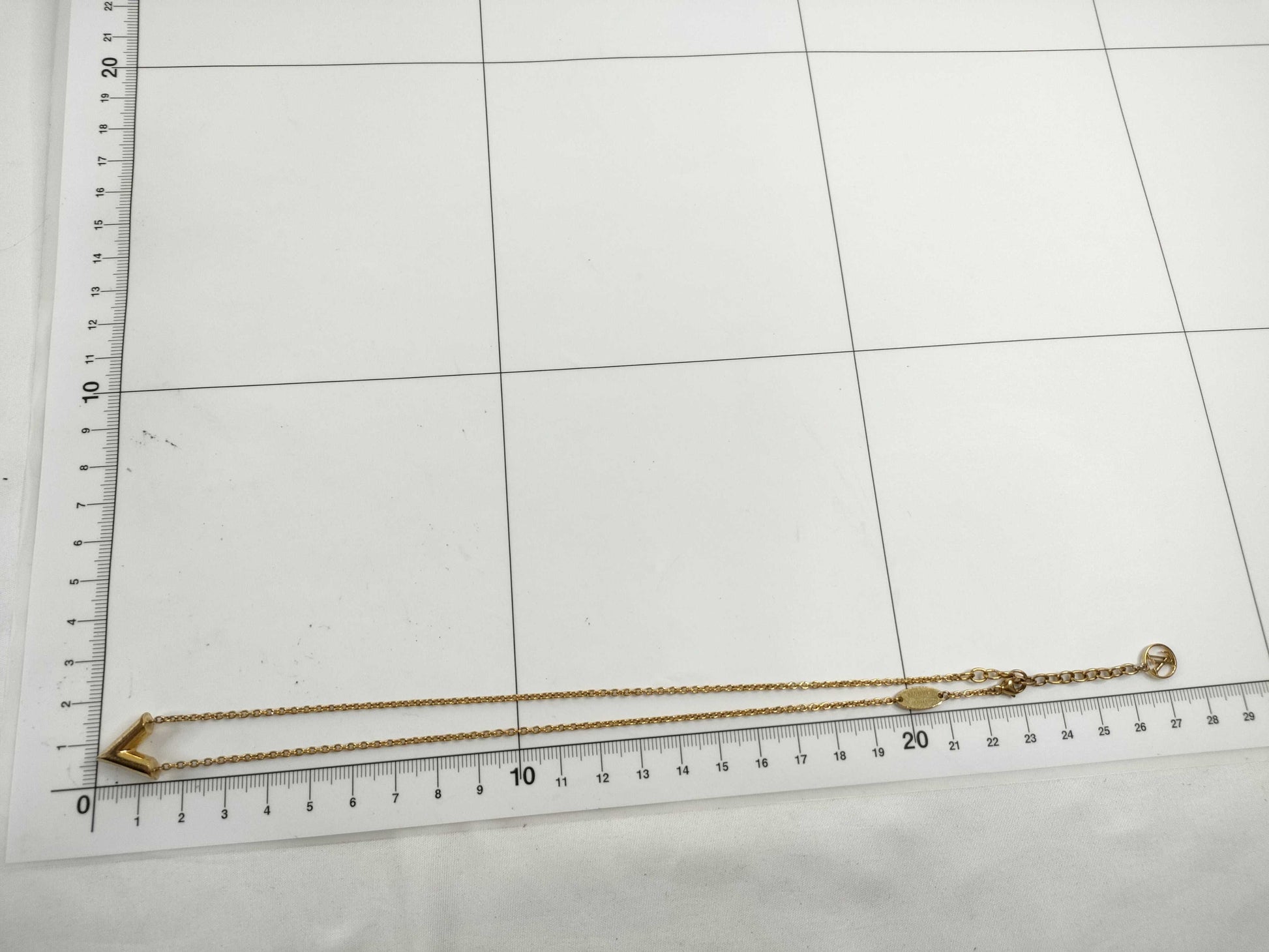 LOUIS VUITTON M61083 Vuitton Essential V Necklace M61083OB1118 Necklace