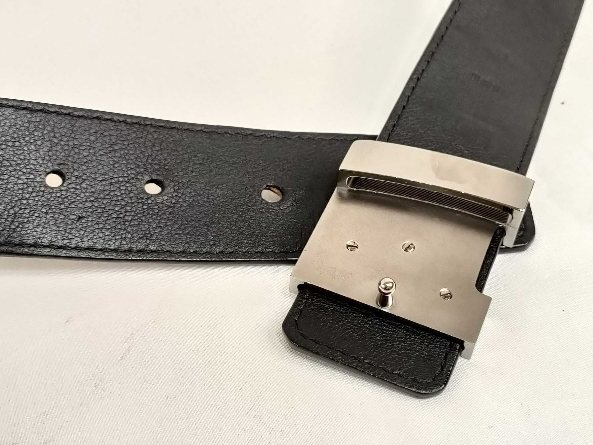 LOUIS VUITTON M 9896 Louis Vuitton Crocodile Leather Belt