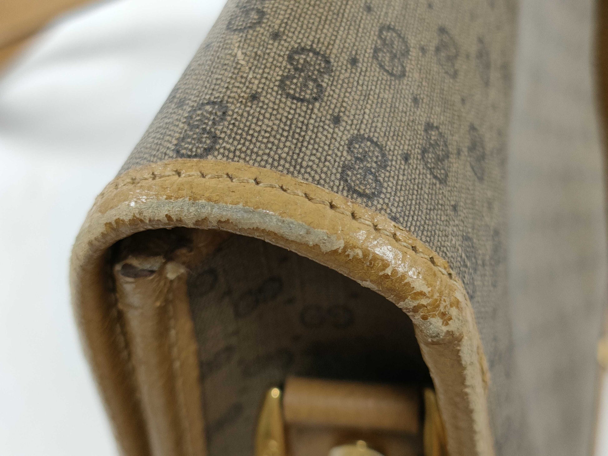 GUCCI 001116 Micro GG Shoulder Bag in GG Supreme Canvas, Camel