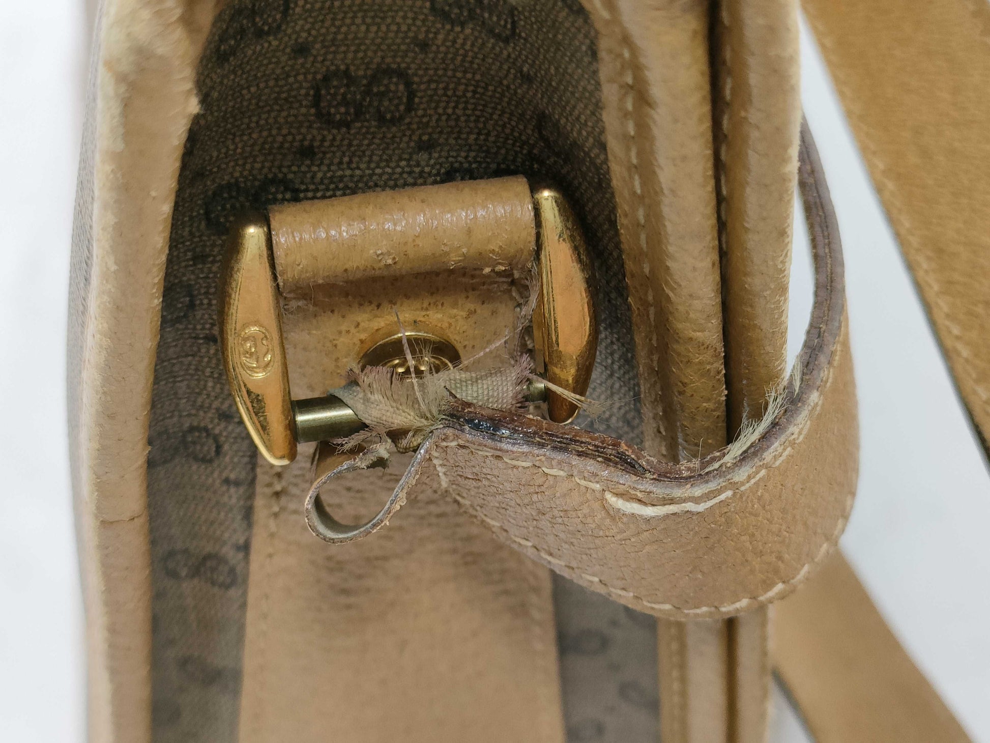 GUCCI 001116 Micro GG Shoulder Bag in GG Supreme Canvas, Camel