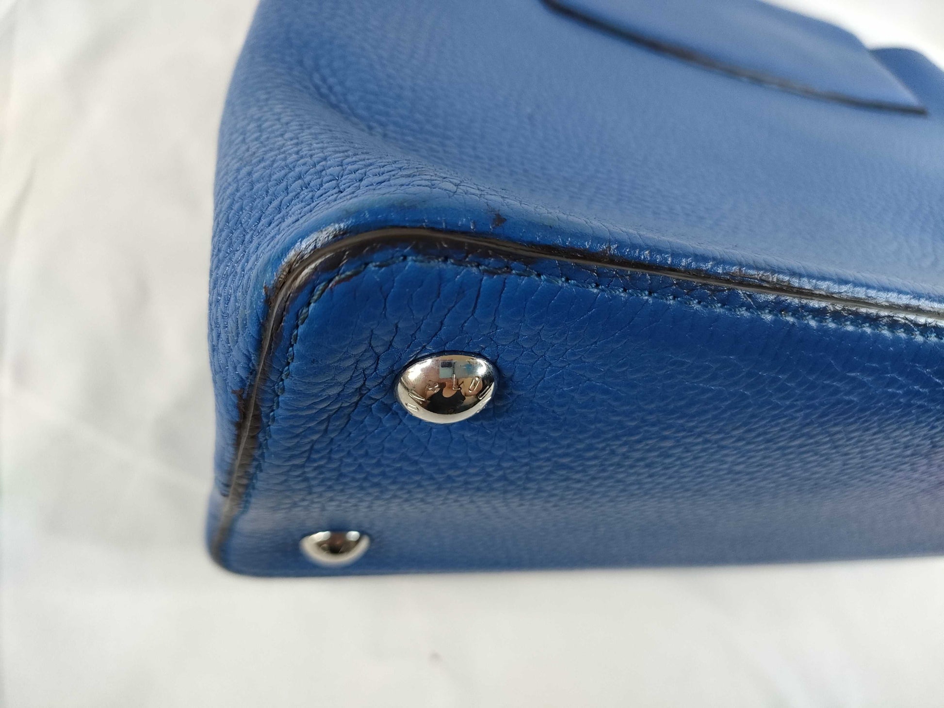 LOUIS VUITTON M94678 LOUIS VUITTON Capucines Blue Handbag