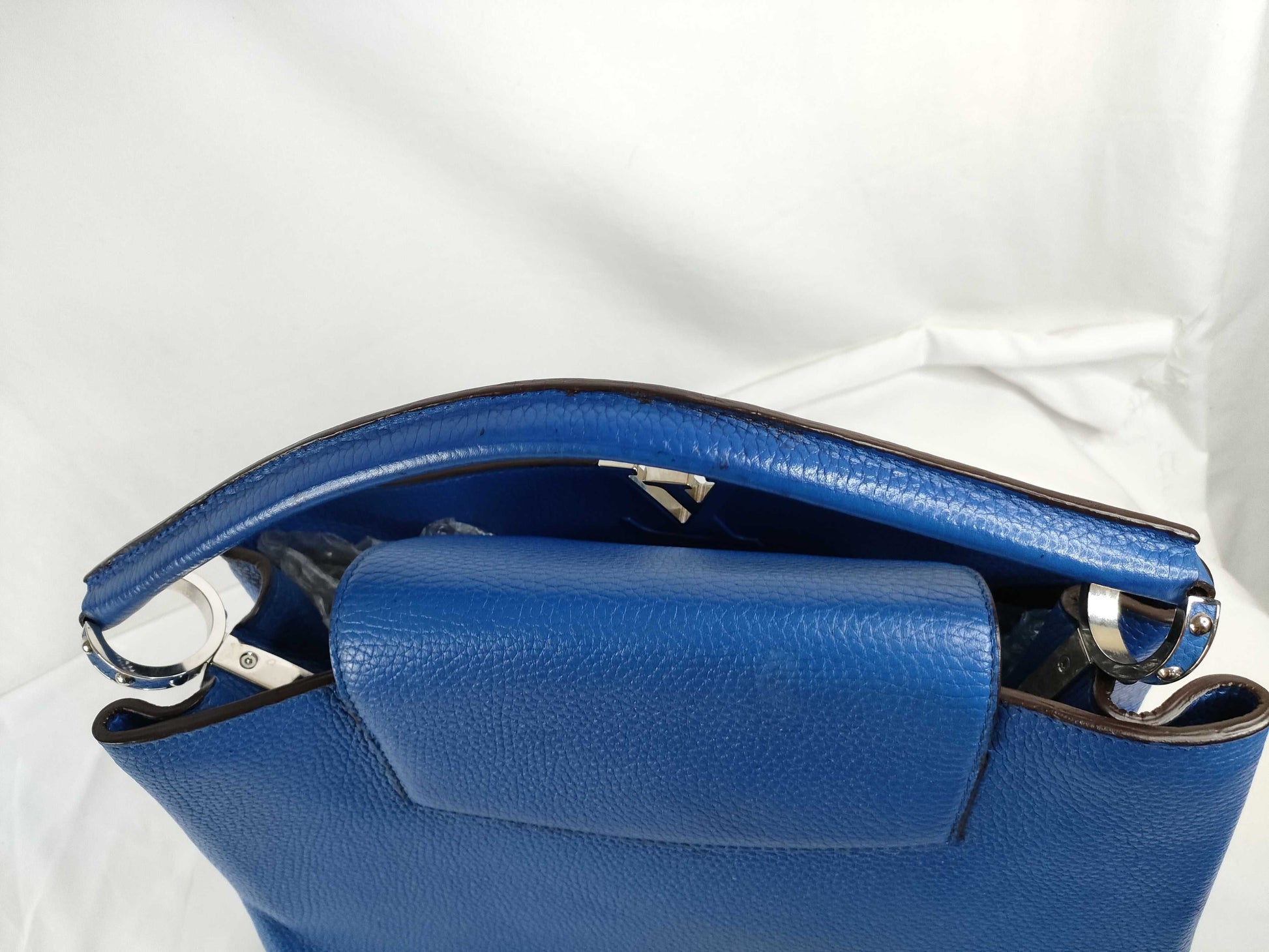LOUIS VUITTON M94678 LOUIS VUITTON Capucines Blue Handbag