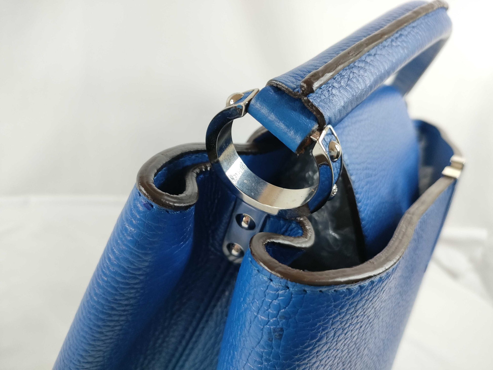LOUIS VUITTON M94678 LOUIS VUITTON Capucines Blue Handbag