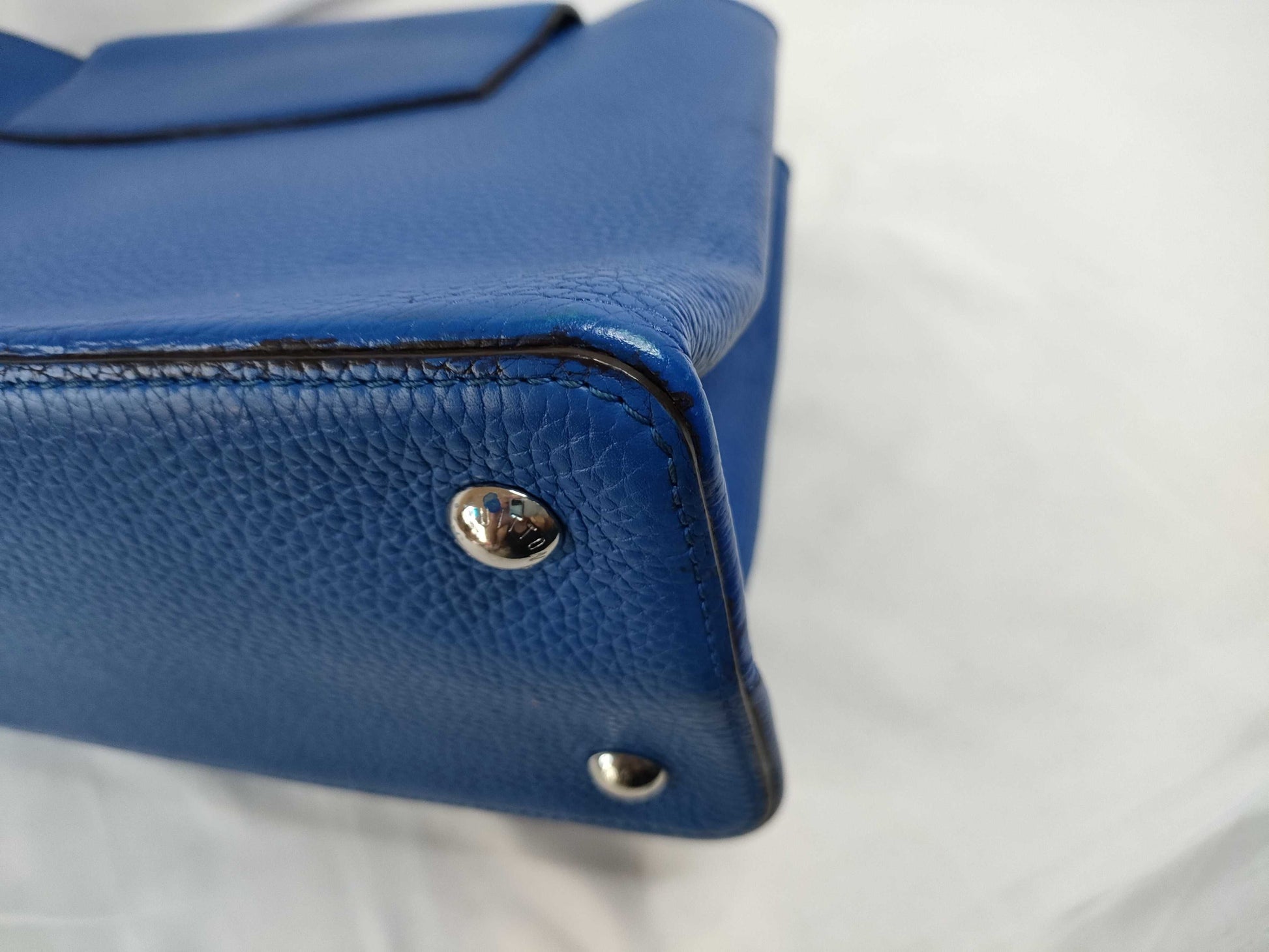 LOUIS VUITTON M94678 LOUIS VUITTON Capucines Blue Handbag