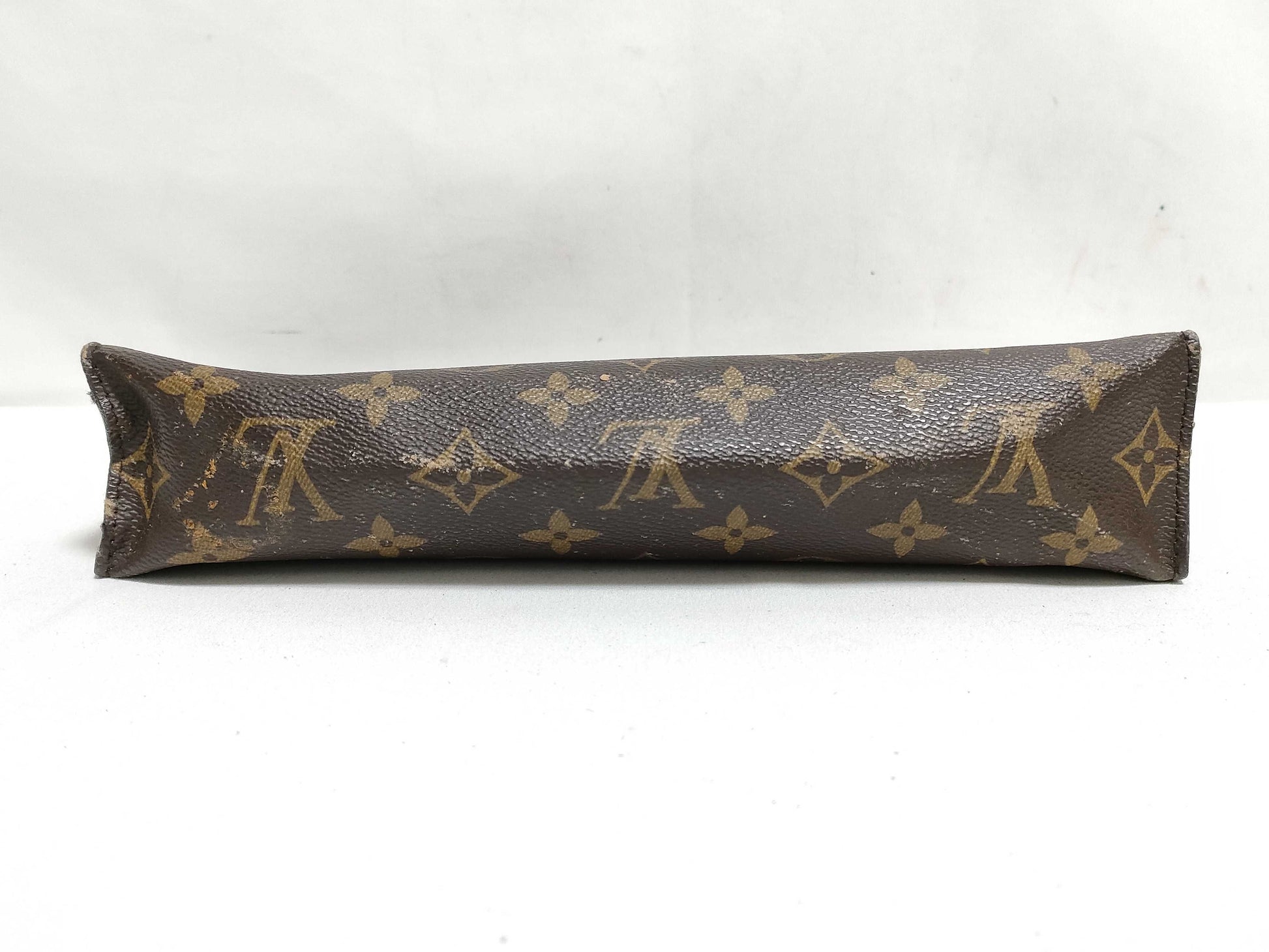 LOUIS VUITTON M47542 Monogram Louis Vuitton Poche Toilette 26 Second Bag