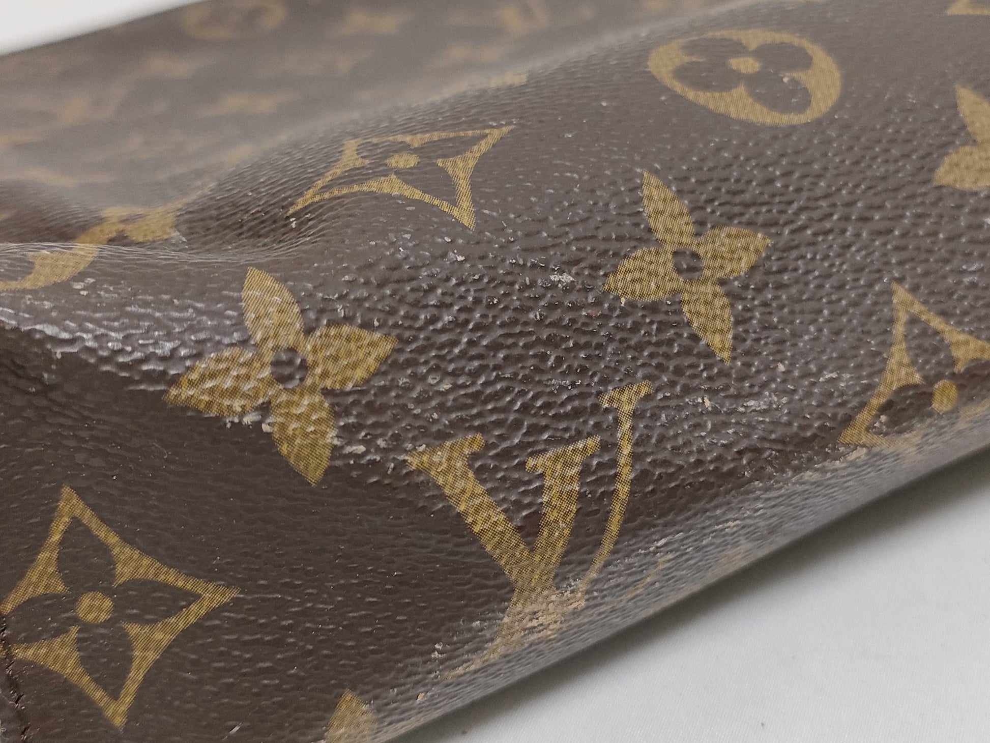 LOUIS VUITTON M47542 Monogram Louis Vuitton Poche Toilette 26 Second Bag