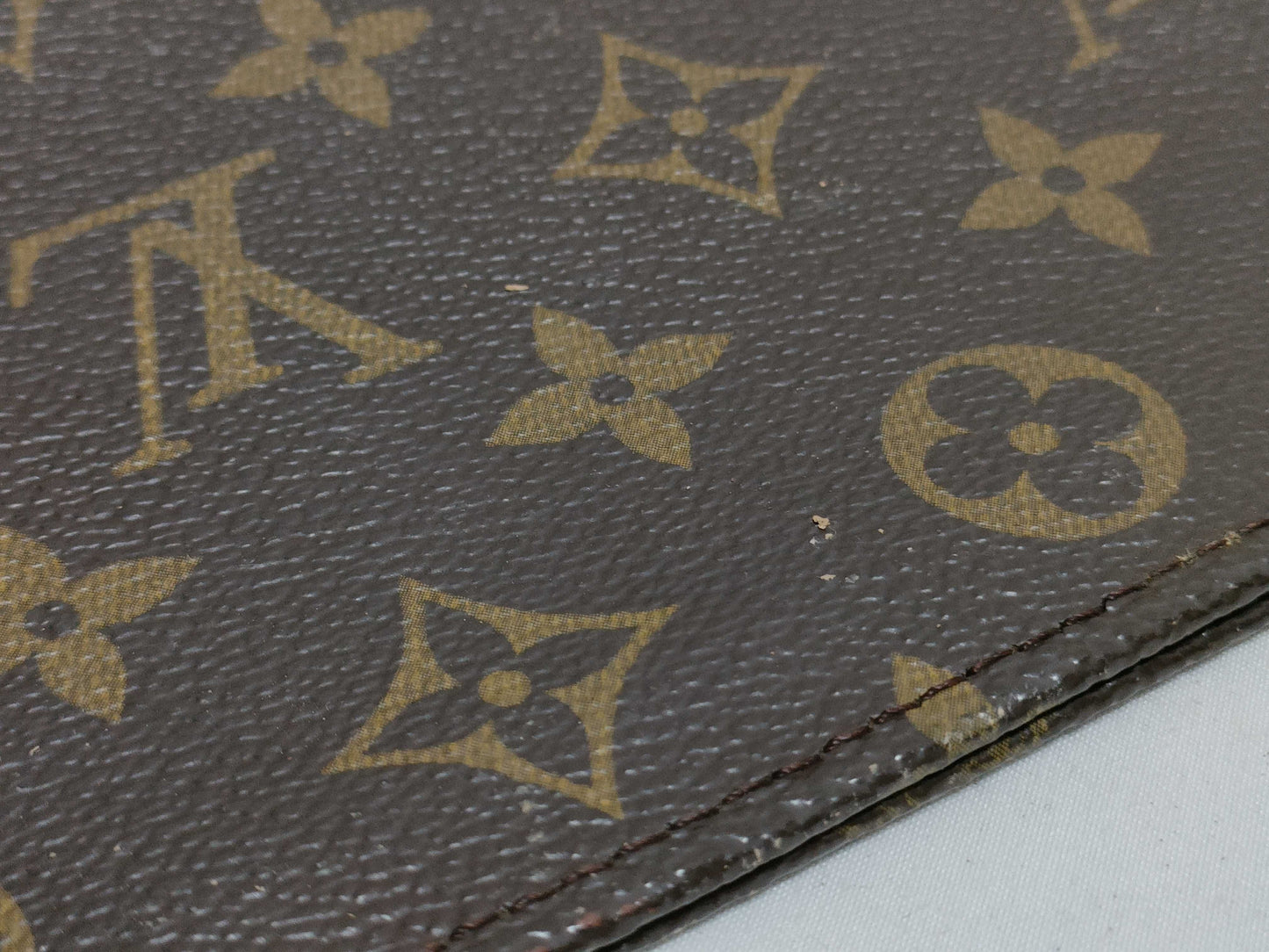 LOUIS VUITTON M47542 Monogram Louis Vuitton Poche Toilette 26 Second Bag
