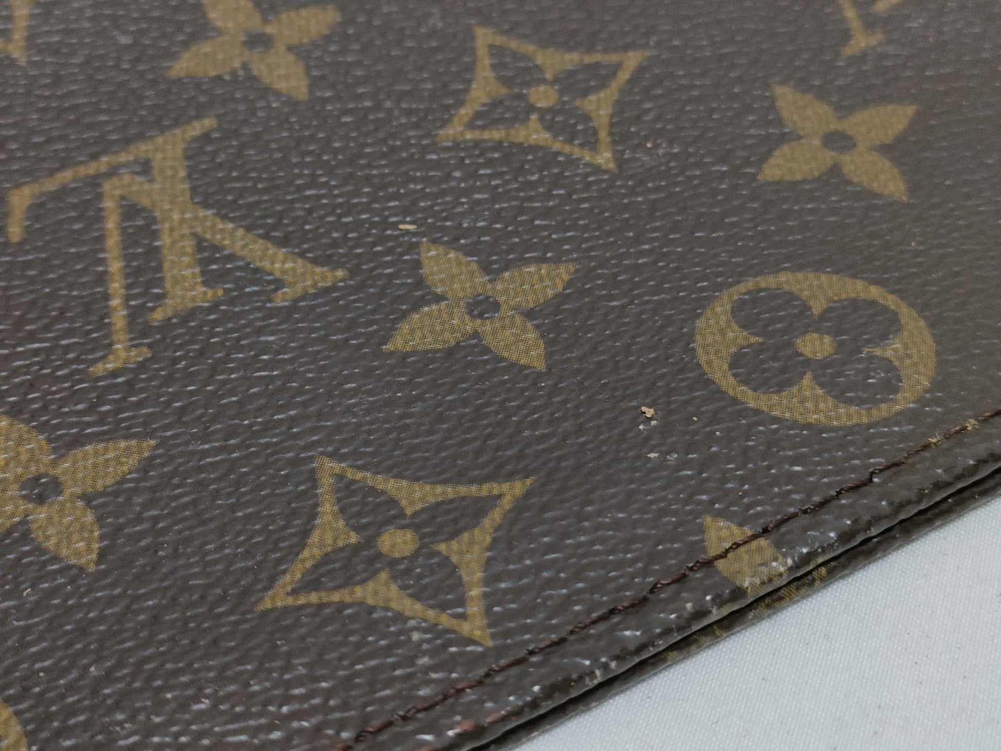 LOUIS VUITTON M47542 Monogram Louis Vuitton Poche Toilette 26 Second Bag