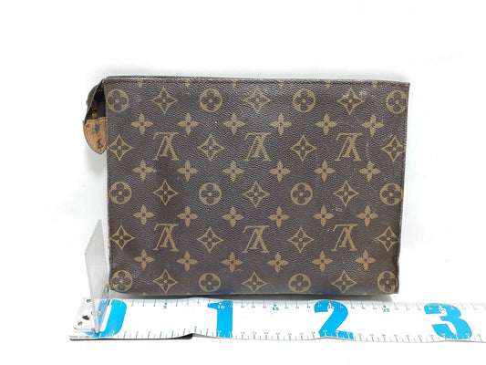 LOUIS VUITTON M47542 Monogram Louis Vuitton Poche Toilette 26 Second Bag