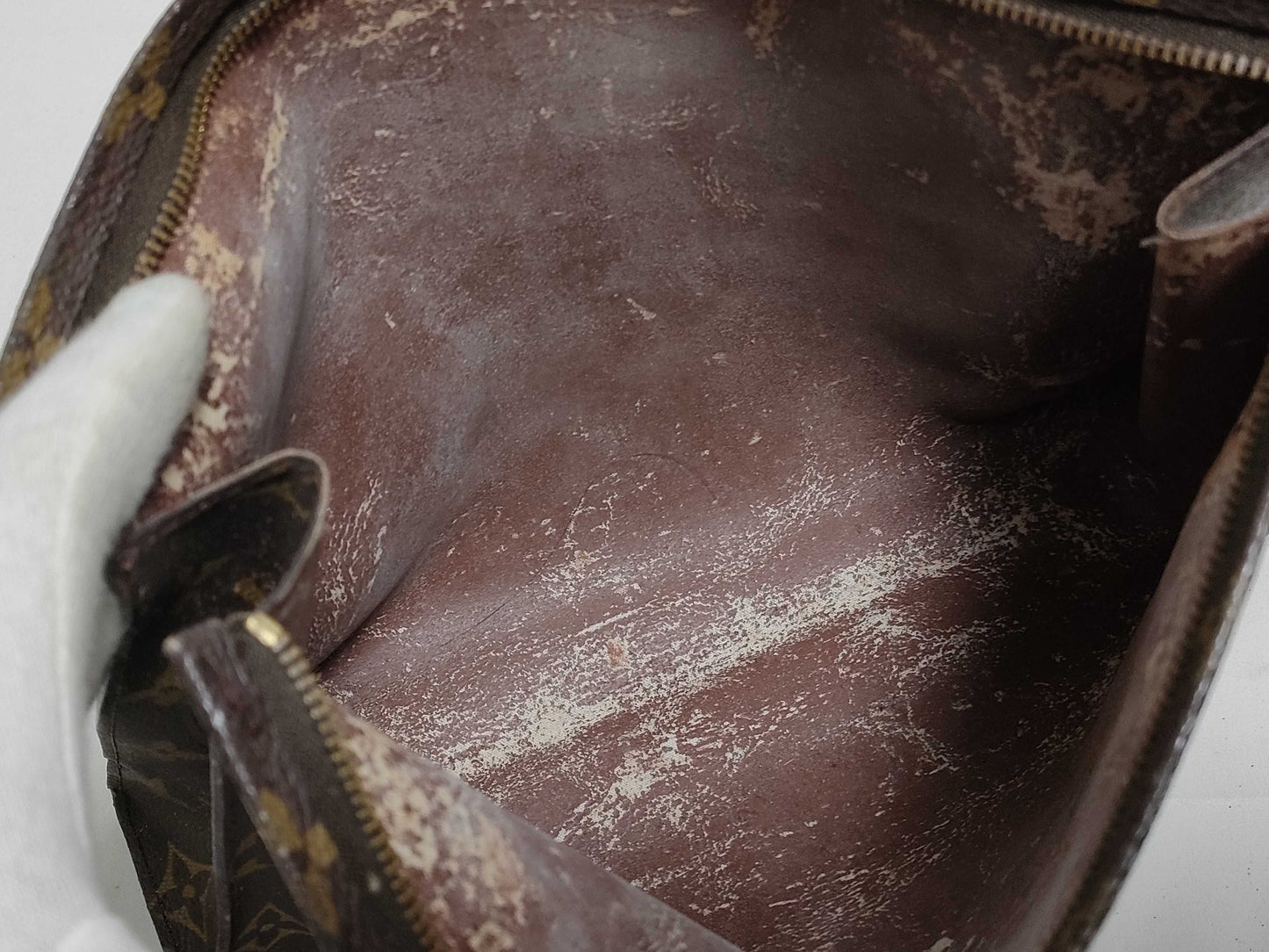 LOUIS VUITTON M47542 Monogram Louis Vuitton Poche Toilette 26 Second Bag