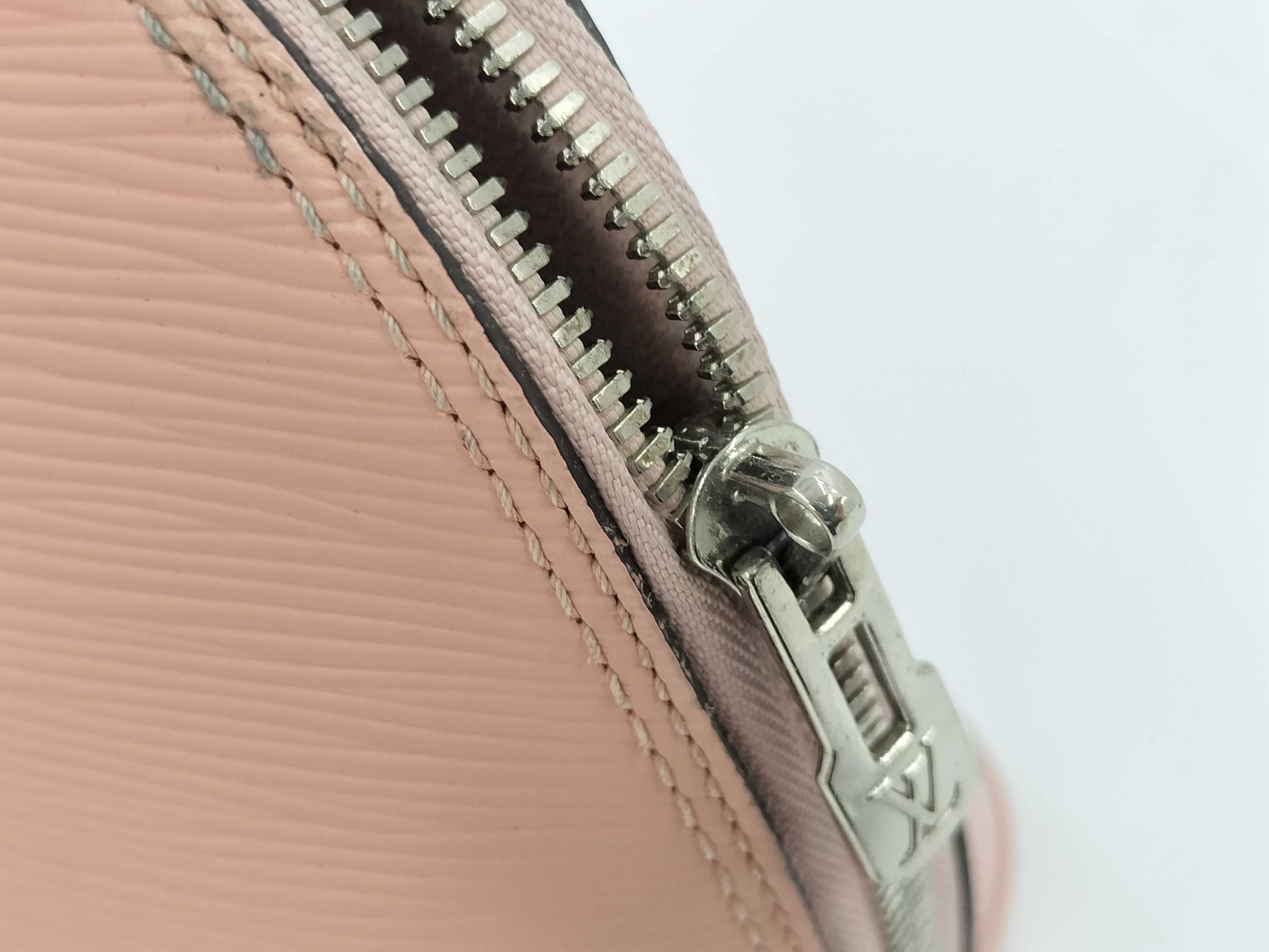 LOUIS VUITTON Epi Alma Bag