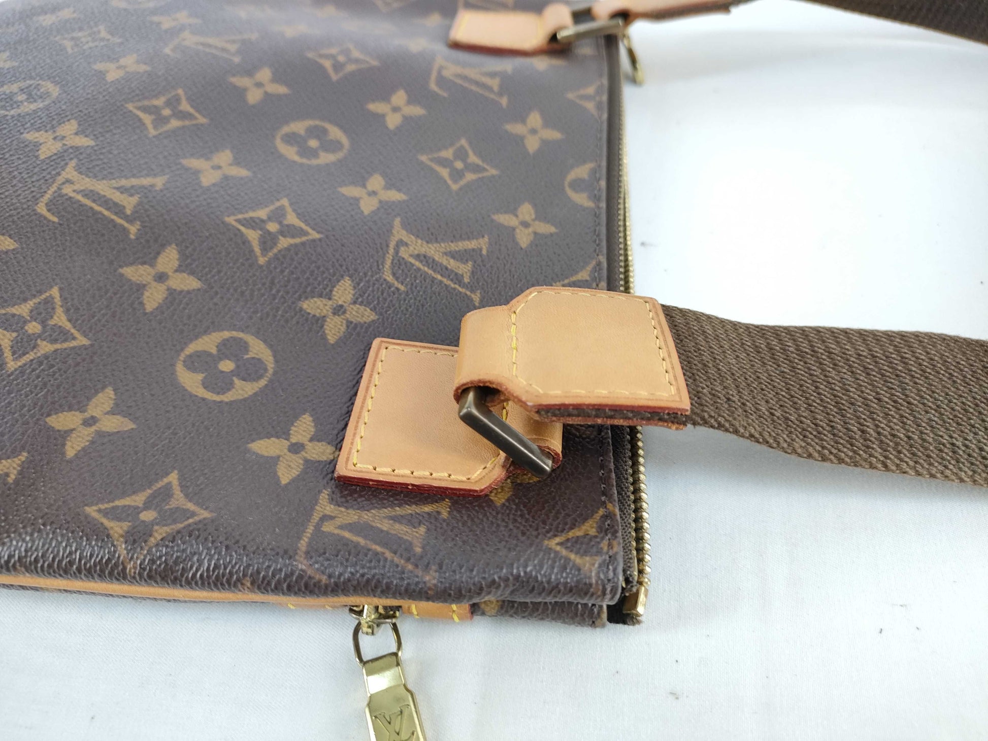 LOUIS VUITTON M40044 Monogram HK-LV M40044 Pochette Bosphore shoulder bag
