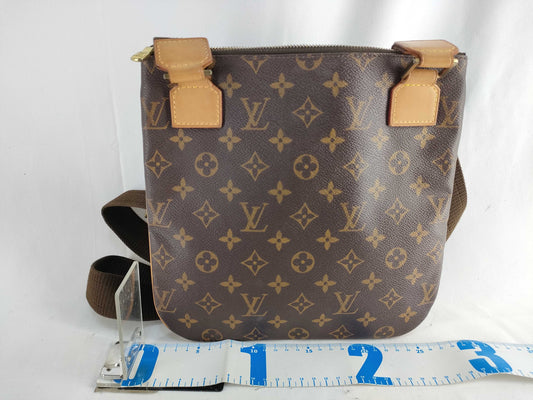 LOUIS VUITTON M40044 Monogram HK-LV M40044 Pochette Bosphore shoulder bag