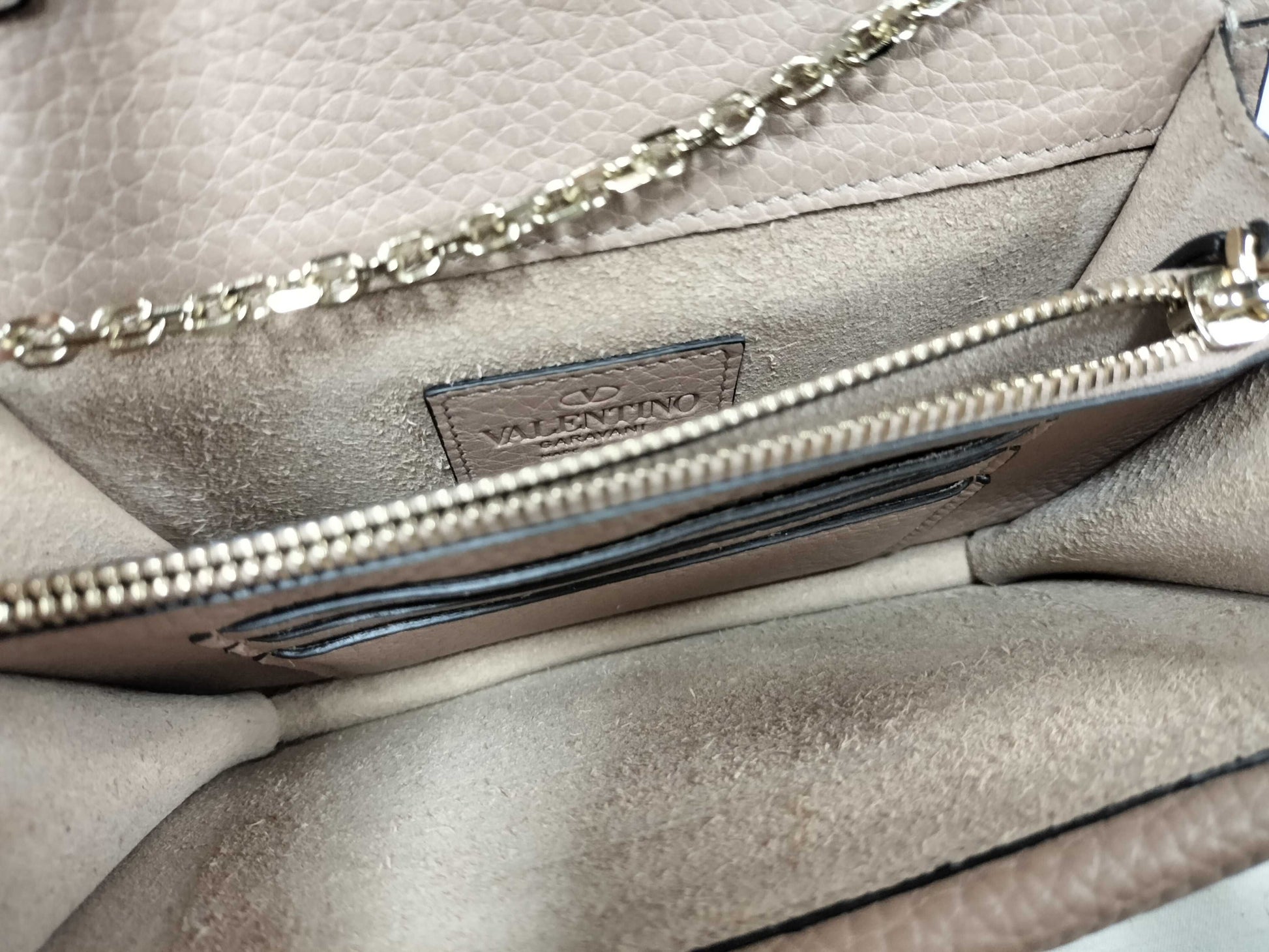 VALENTINO QT - Valentino Garavani Rockstud leather crossbody bag shoulder bag