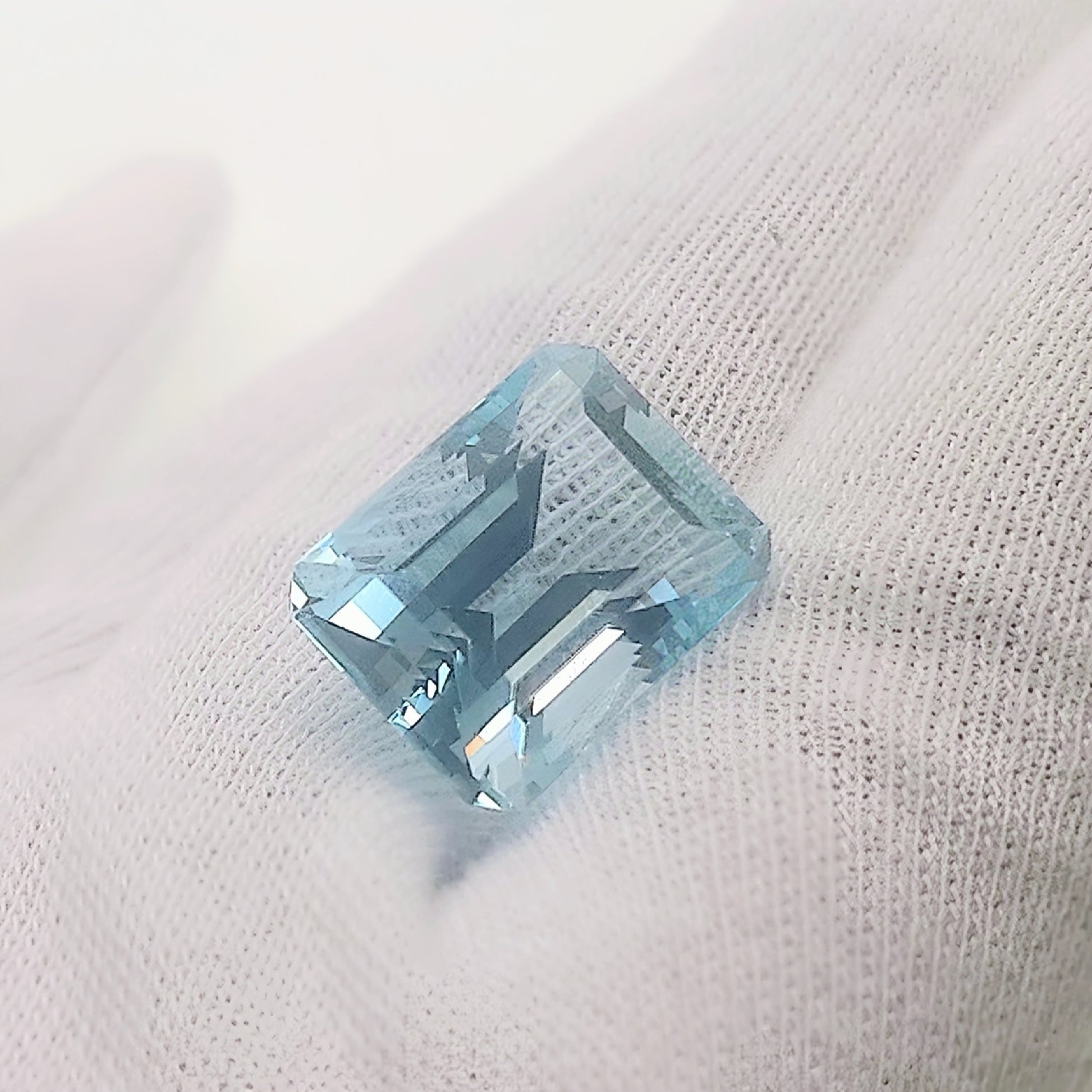 AQ 12.322ct, approx. 15.77 x 12.24 x 10.07mm, loose colored stone.