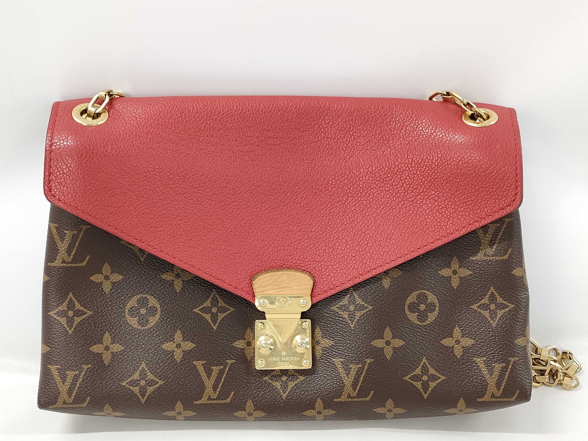 LOUIS VUITTON Pallas Chain Monogram M41201 Shoulder Bag