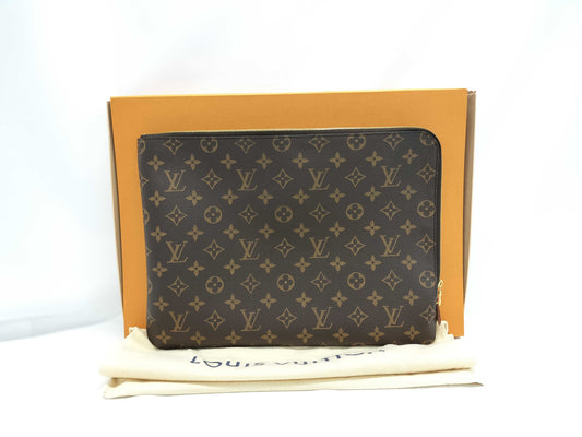 LOUIS VUITTON Etui Voyage MM Clutch Bag Monogram M44499 Brown Canvas Leather with Gold Hardware TY3159 Clutch Bag