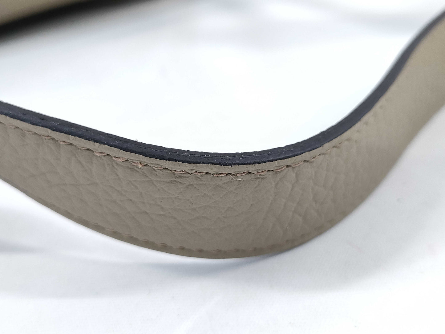 HERMES Lindy Mini Shoulder Bag in Taurillon Clemence Leather, Beige Marfa Leather, Gold Hardware, GP W Stamp
