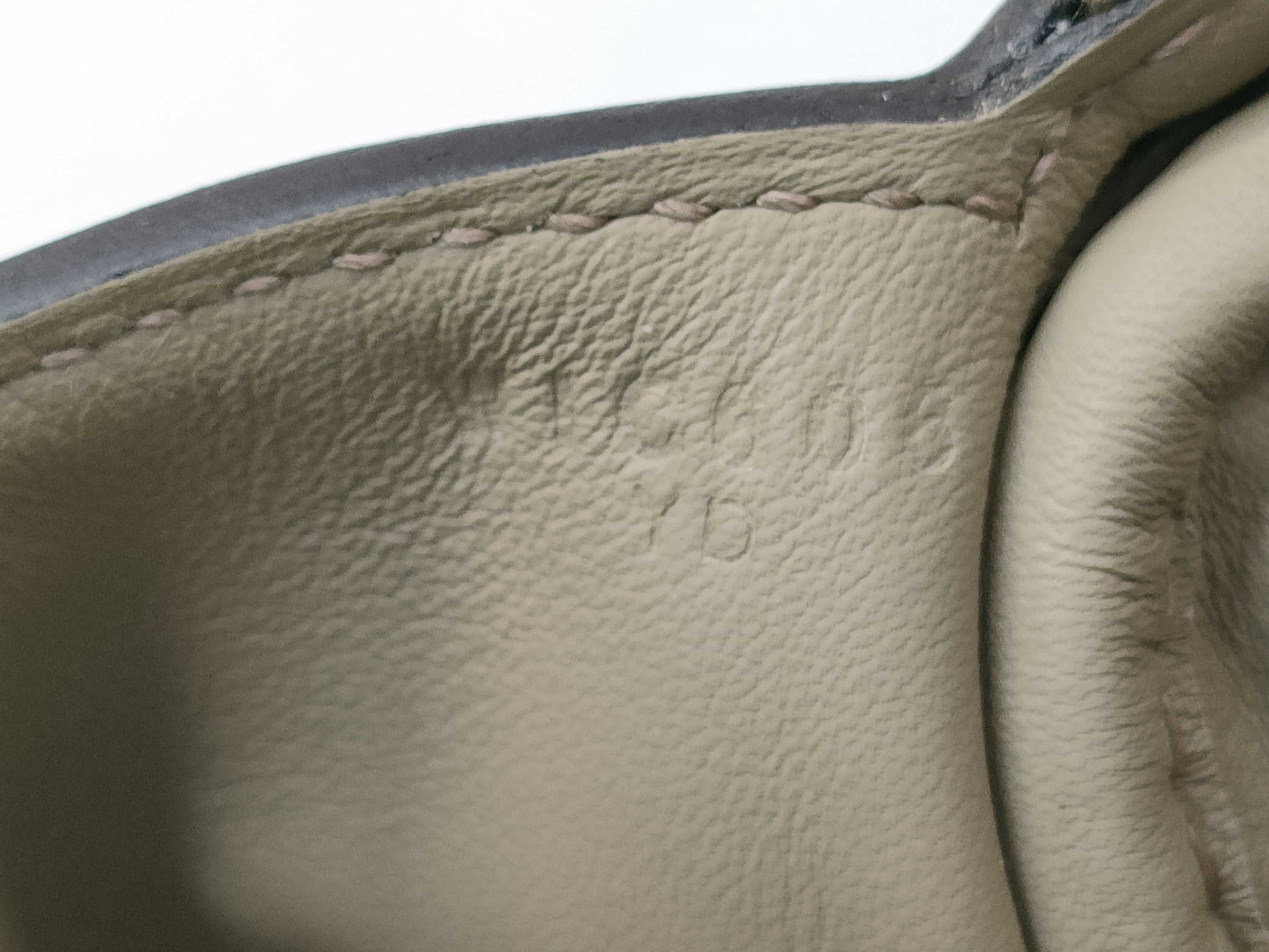 HERMES Lindy Mini Shoulder Bag in Taurillon Clemence Leather, Beige Marfa Leather, Gold Hardware, GP W Stamp