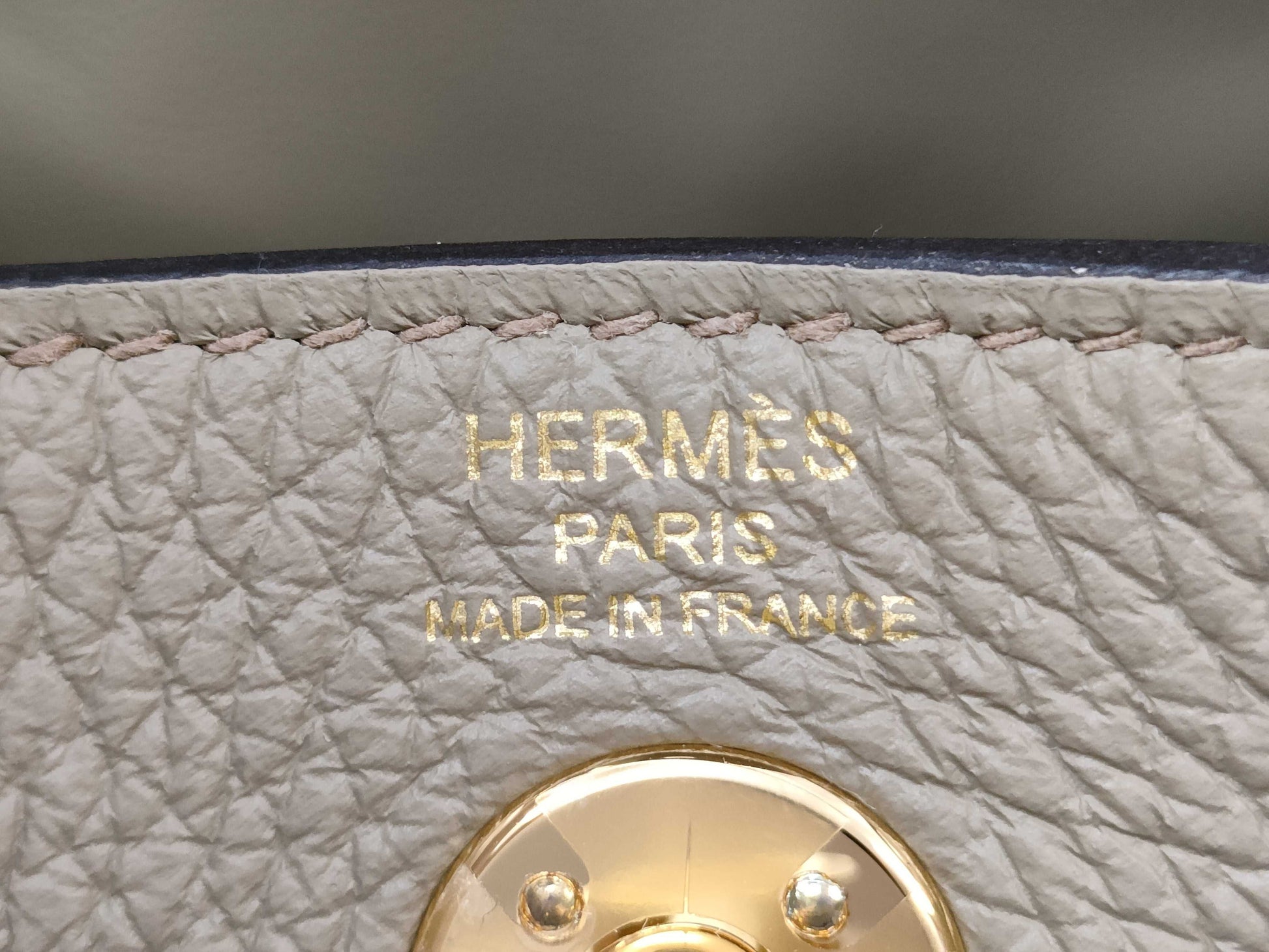 HERMES Lindy Mini Shoulder Bag in Taurillon Clemence Leather, Beige Marfa Leather, Gold Hardware, GP W Stamp