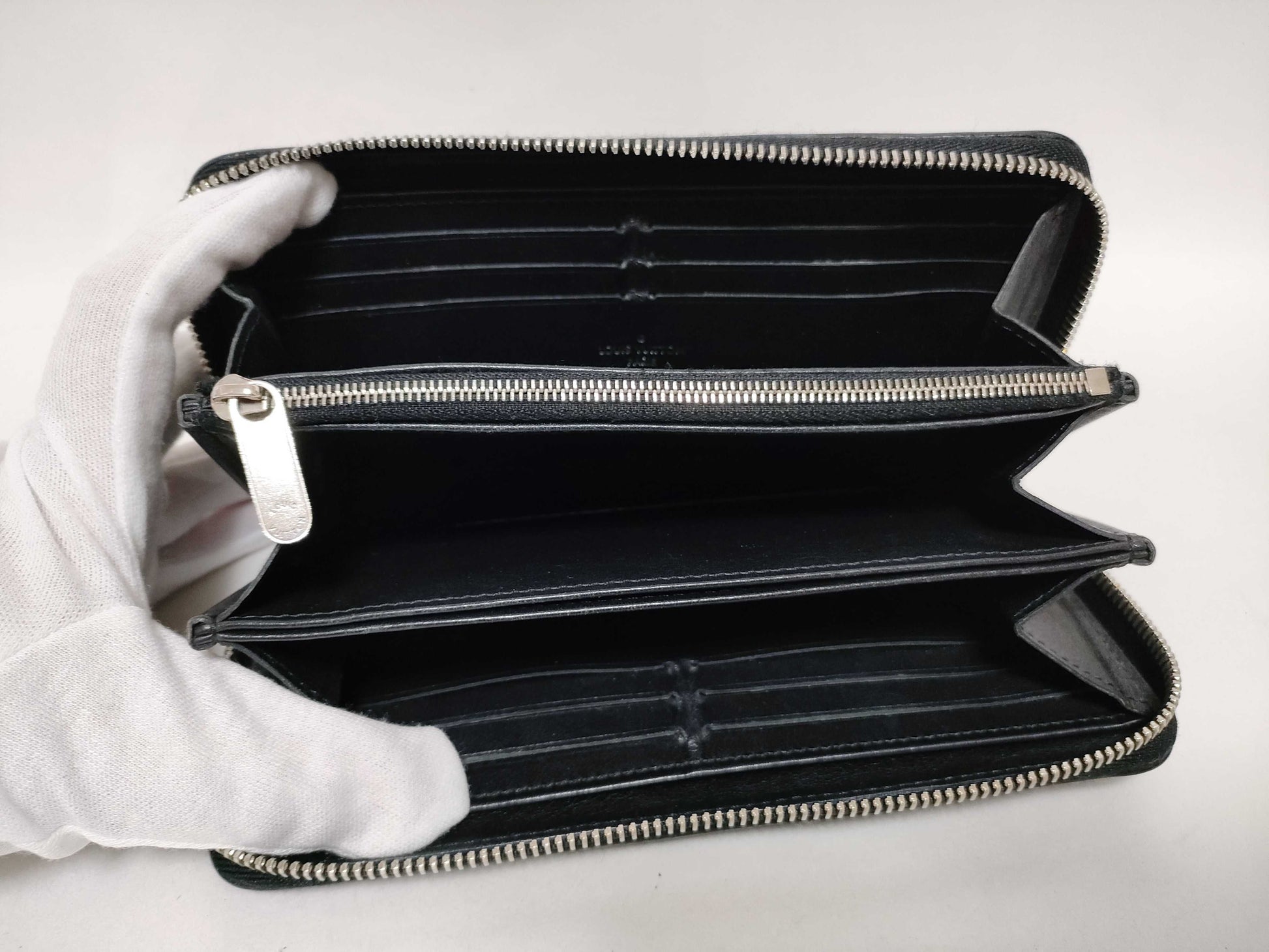 LOUIS VUITTON M61867 Mahina LOUIS VUITTON Zippy Wallet Round Mahina Wallet