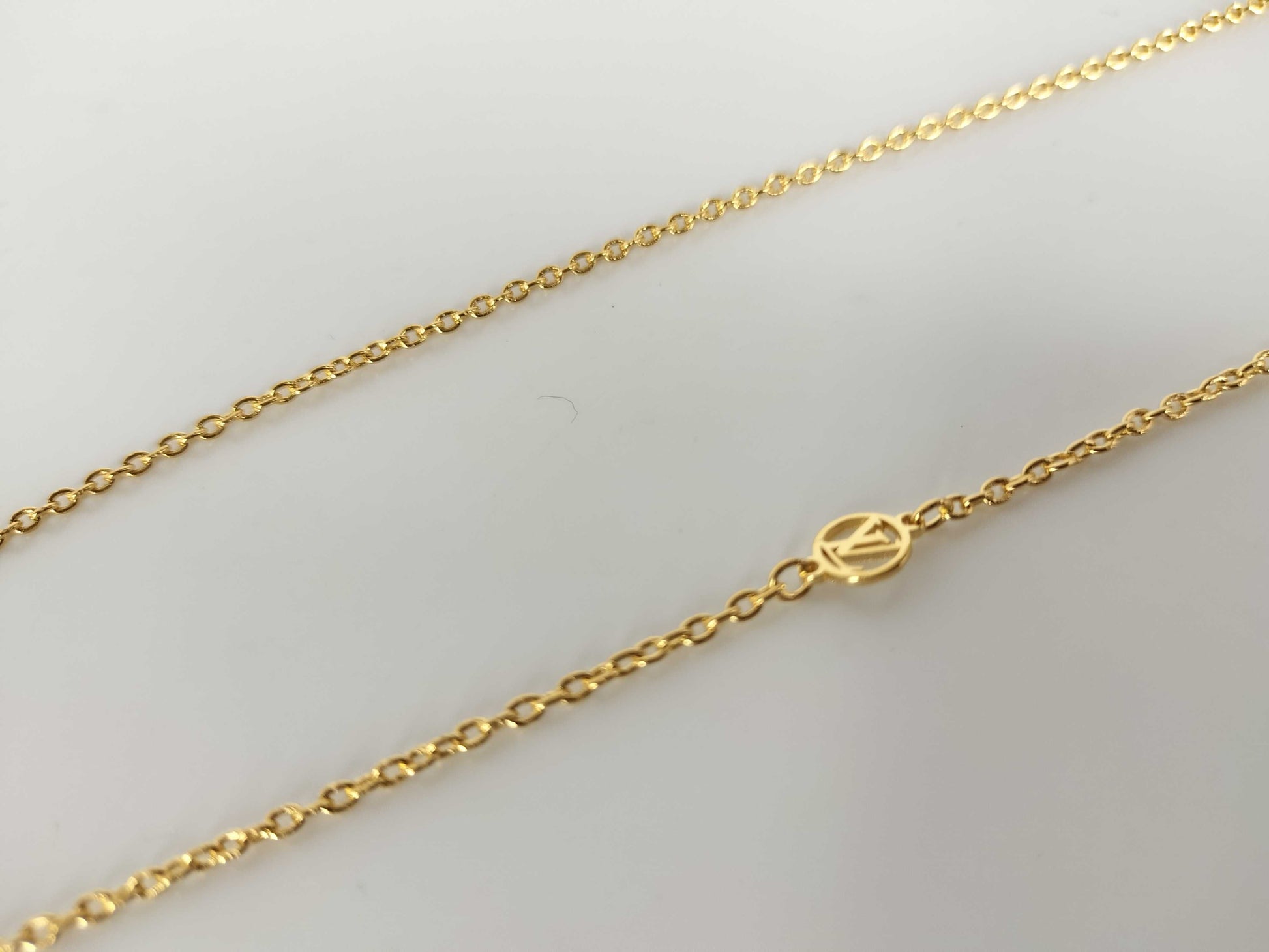 LOUIS VUITTON M61083 LOUIS VUITTON Essential V Gold Necklace M61083 Necklace