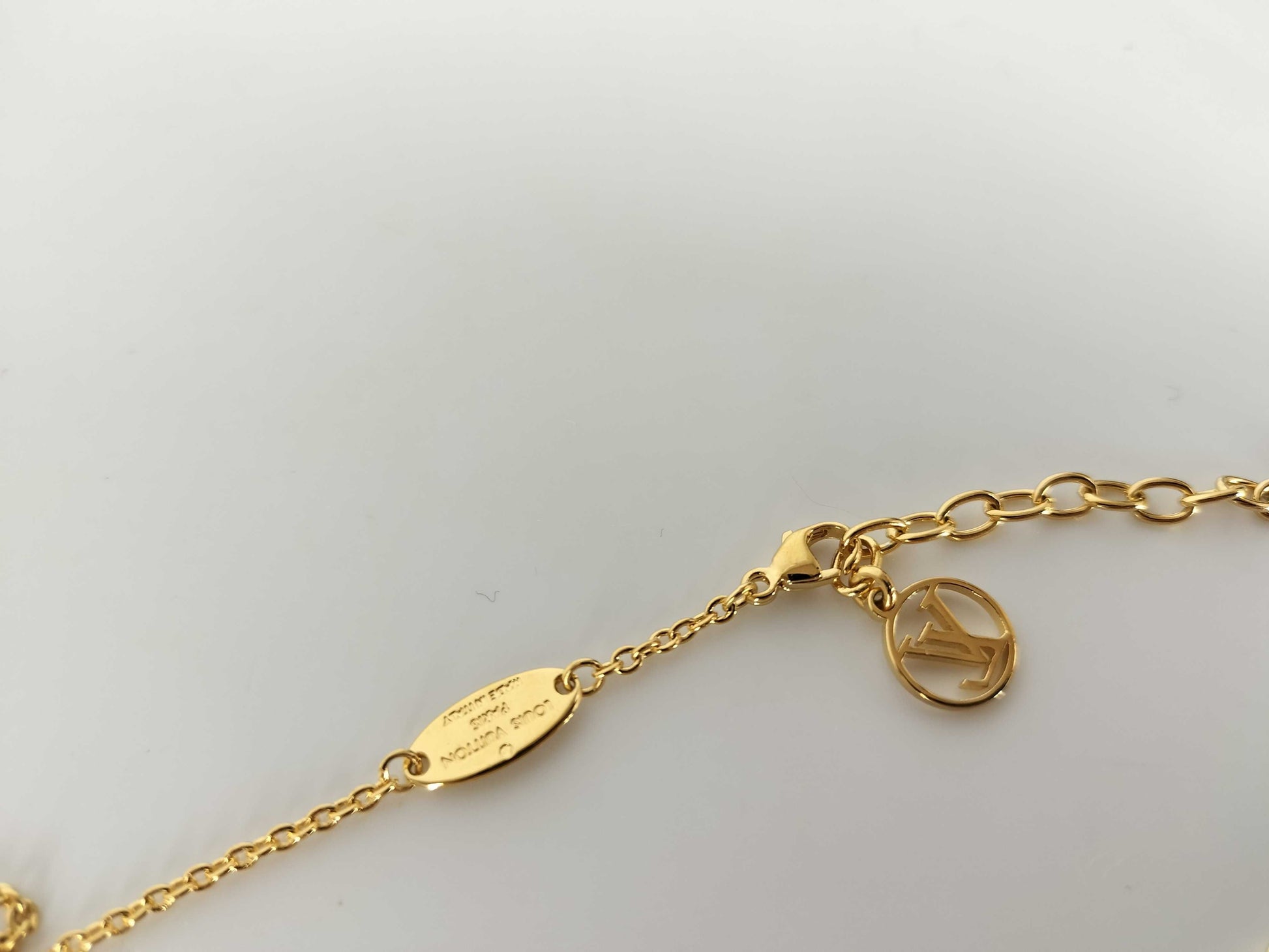 LOUIS VUITTON M61083 LOUIS VUITTON Essential V Gold Necklace M61083 Necklace