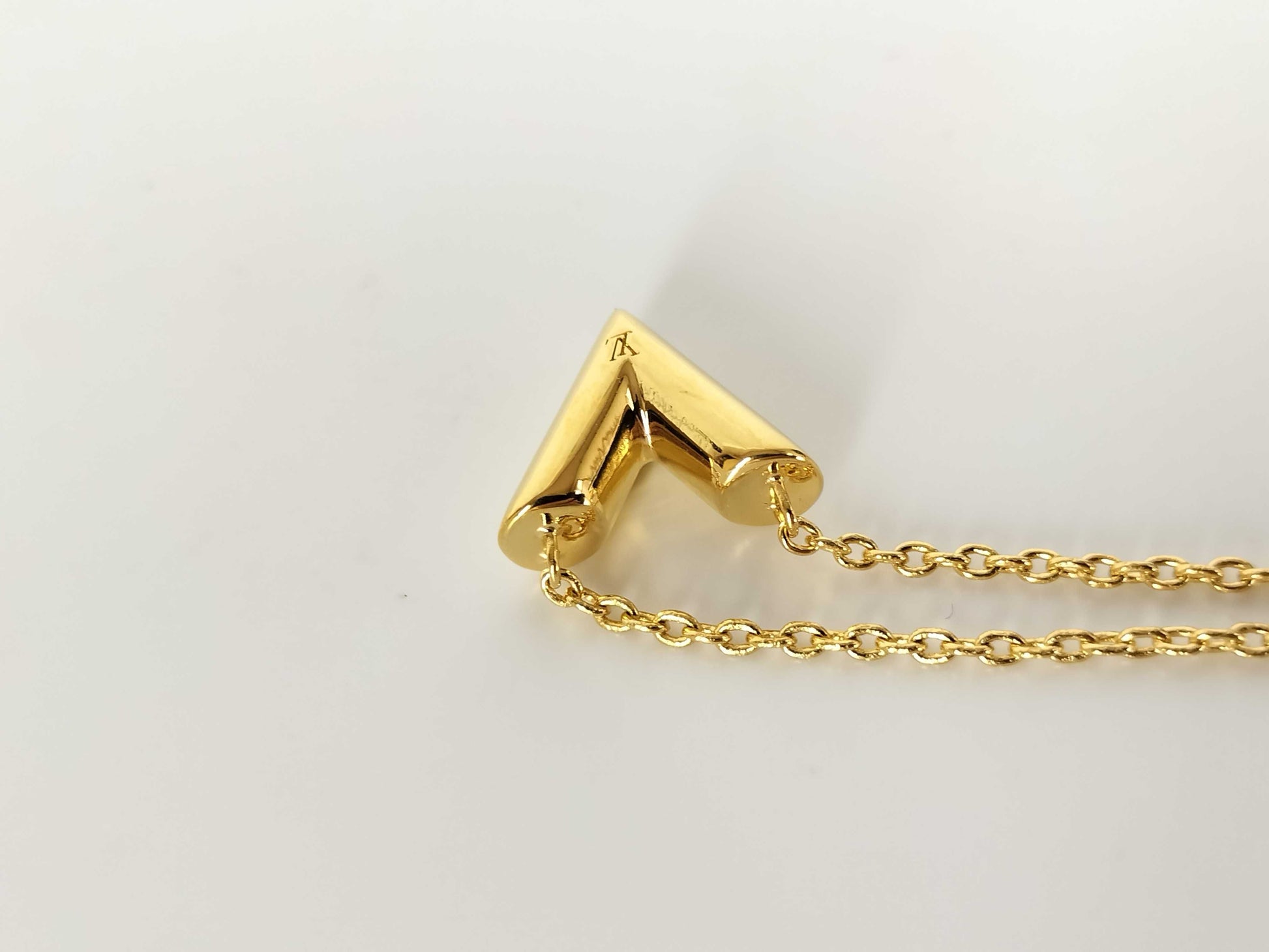 LOUIS VUITTON M61083 LOUIS VUITTON Essential V Gold Necklace M61083 Necklace