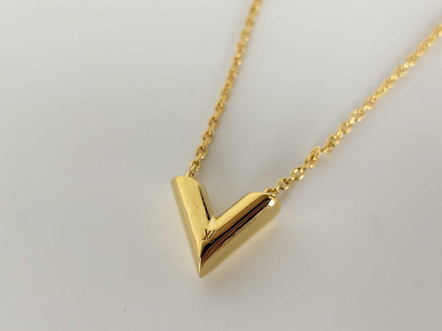 LOUIS VUITTON M61083 LOUIS VUITTON Essential V Gold Necklace M61083 Necklace